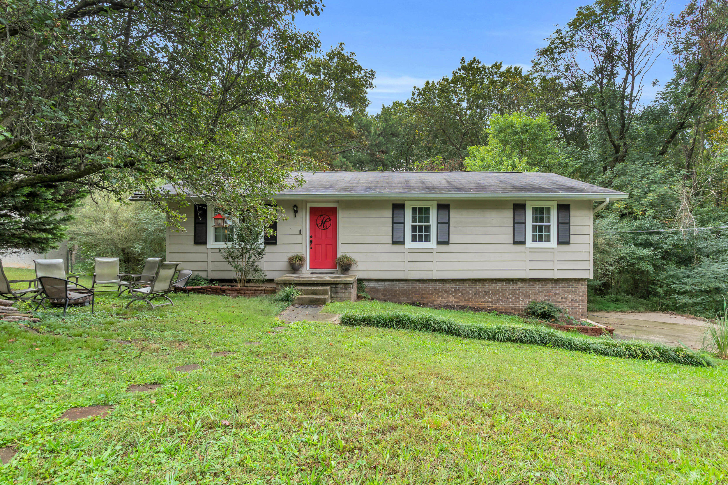 8002 Meadow Crest Lane