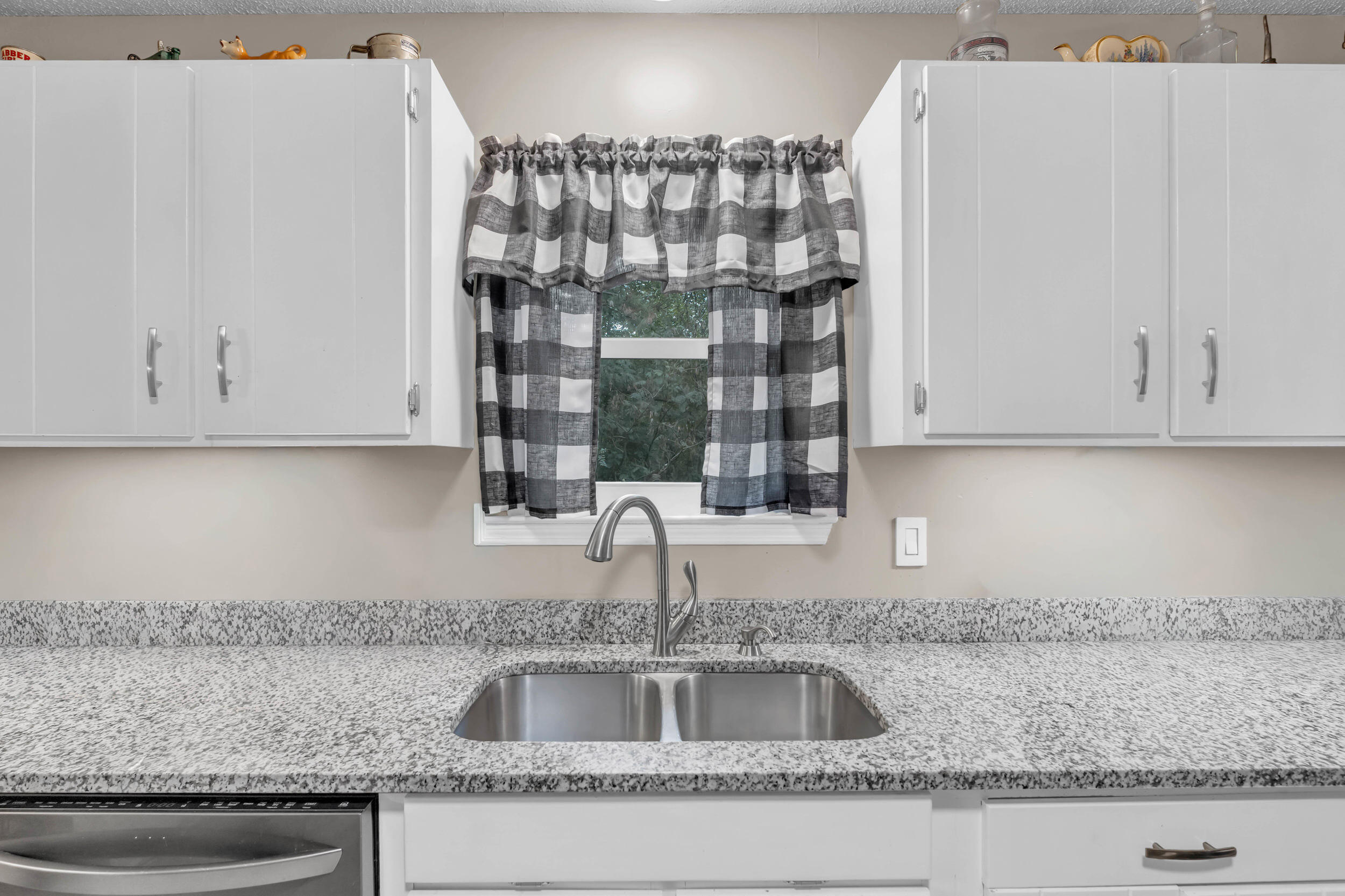 8002 Meadow Crest Lane