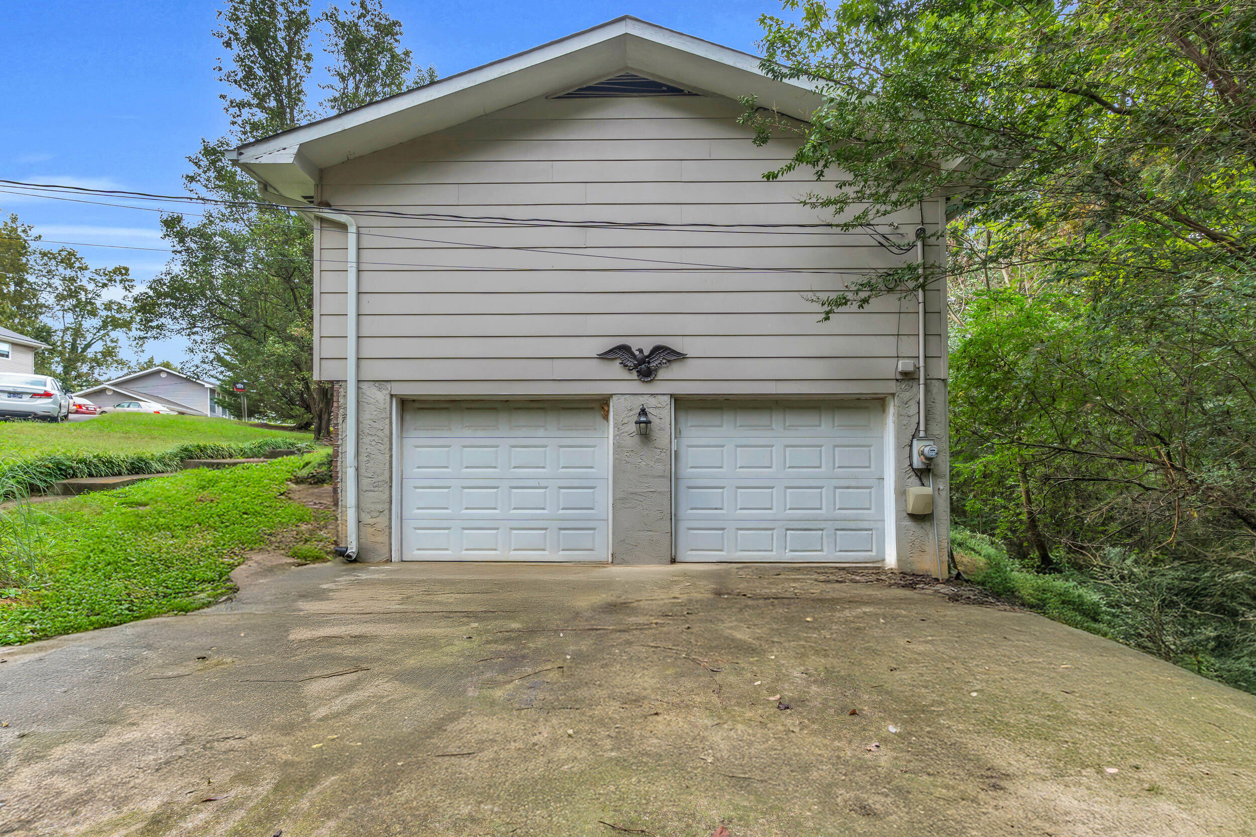 8002 Meadow Crest Lane