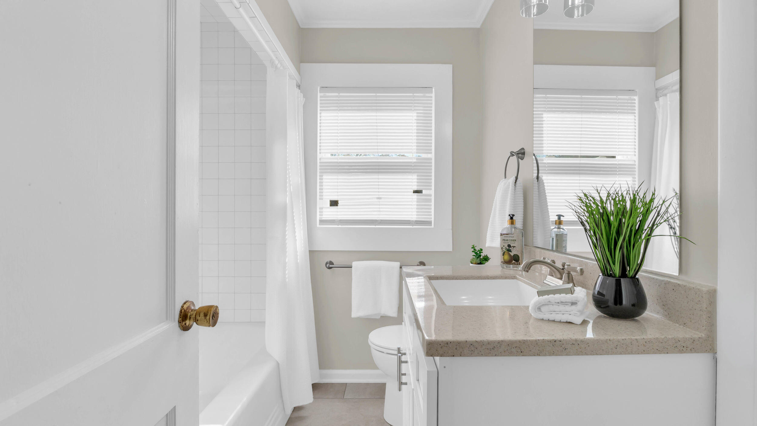 4094 University Drive, Ooltewah