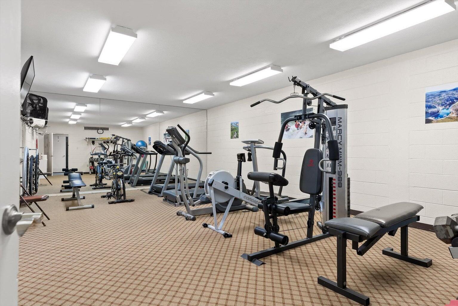 1414 Continental Drive, 407+409