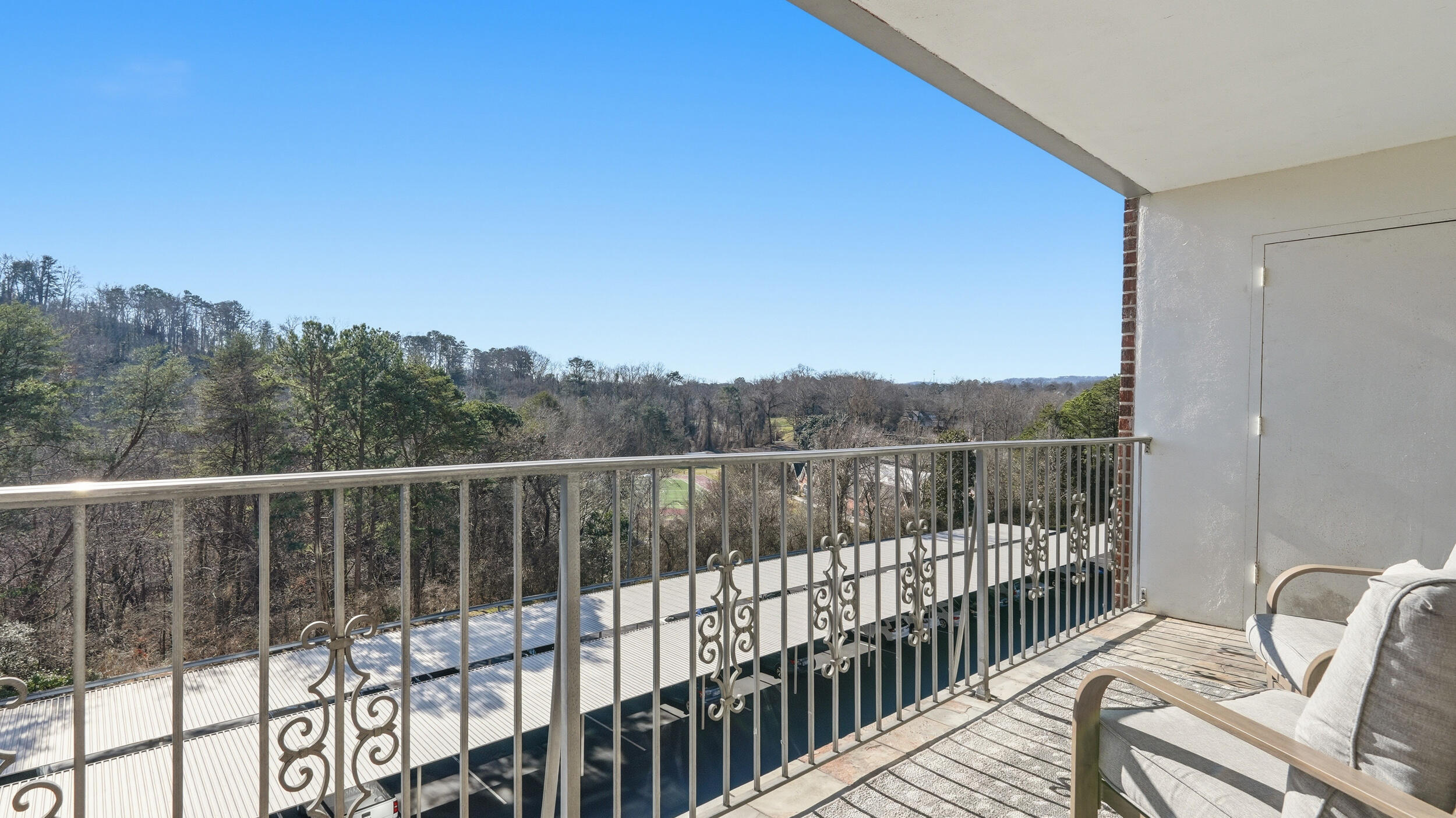 1414 Continental Drive, 407+409