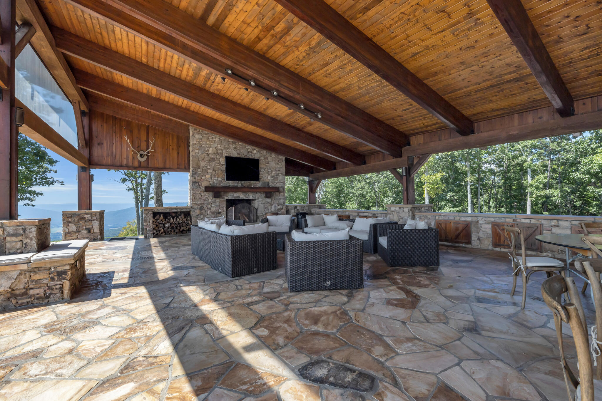 405 Boone Pass