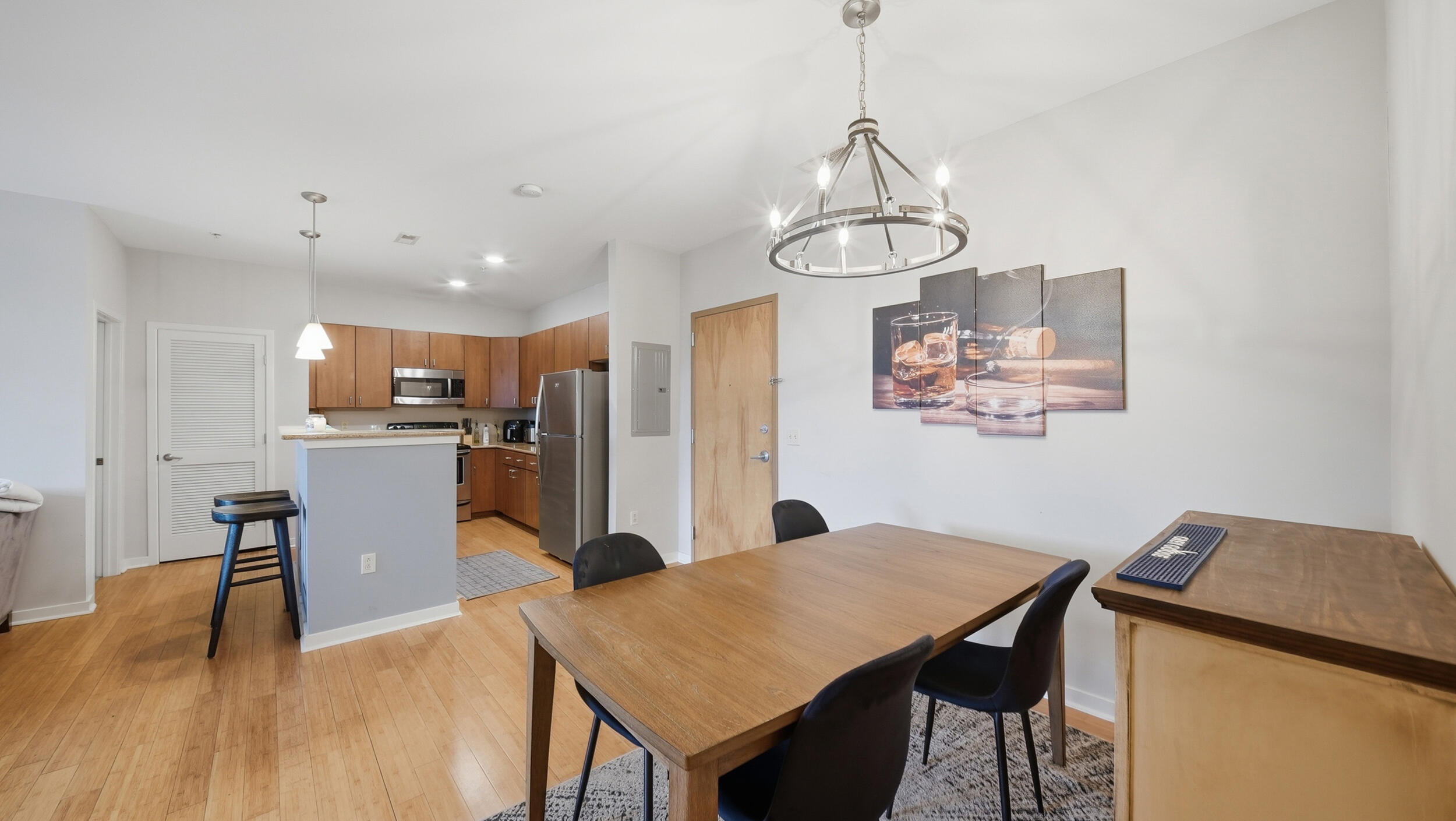 817 Flynn Street, 304