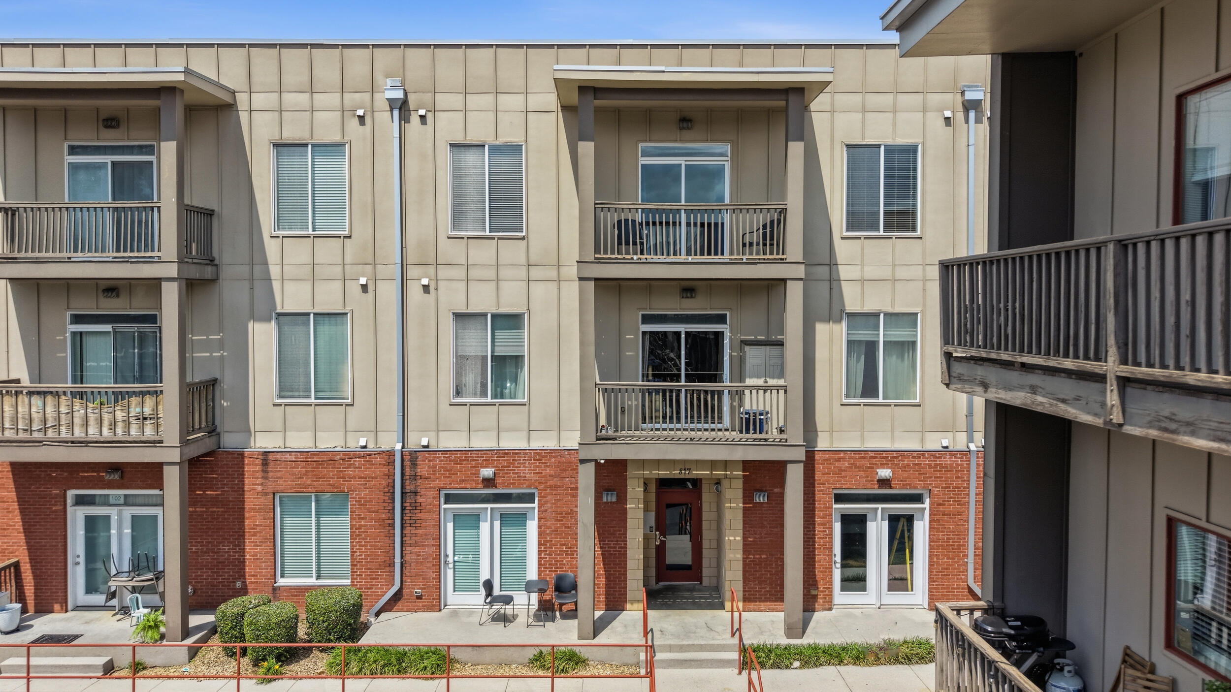 817 Flynn Street, 304