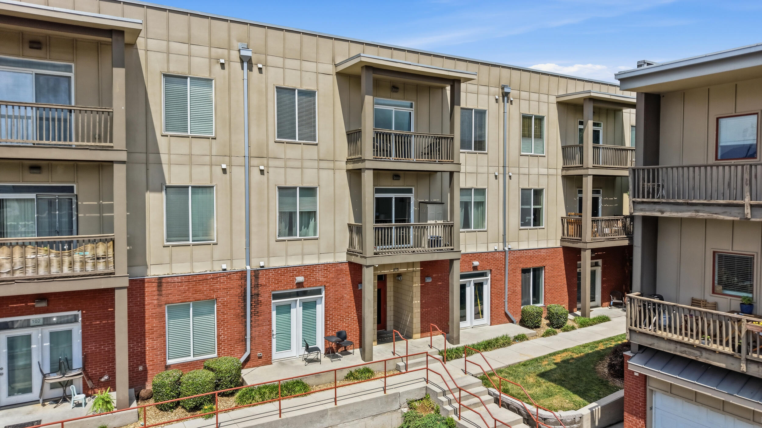 817 Flynn Street, 304