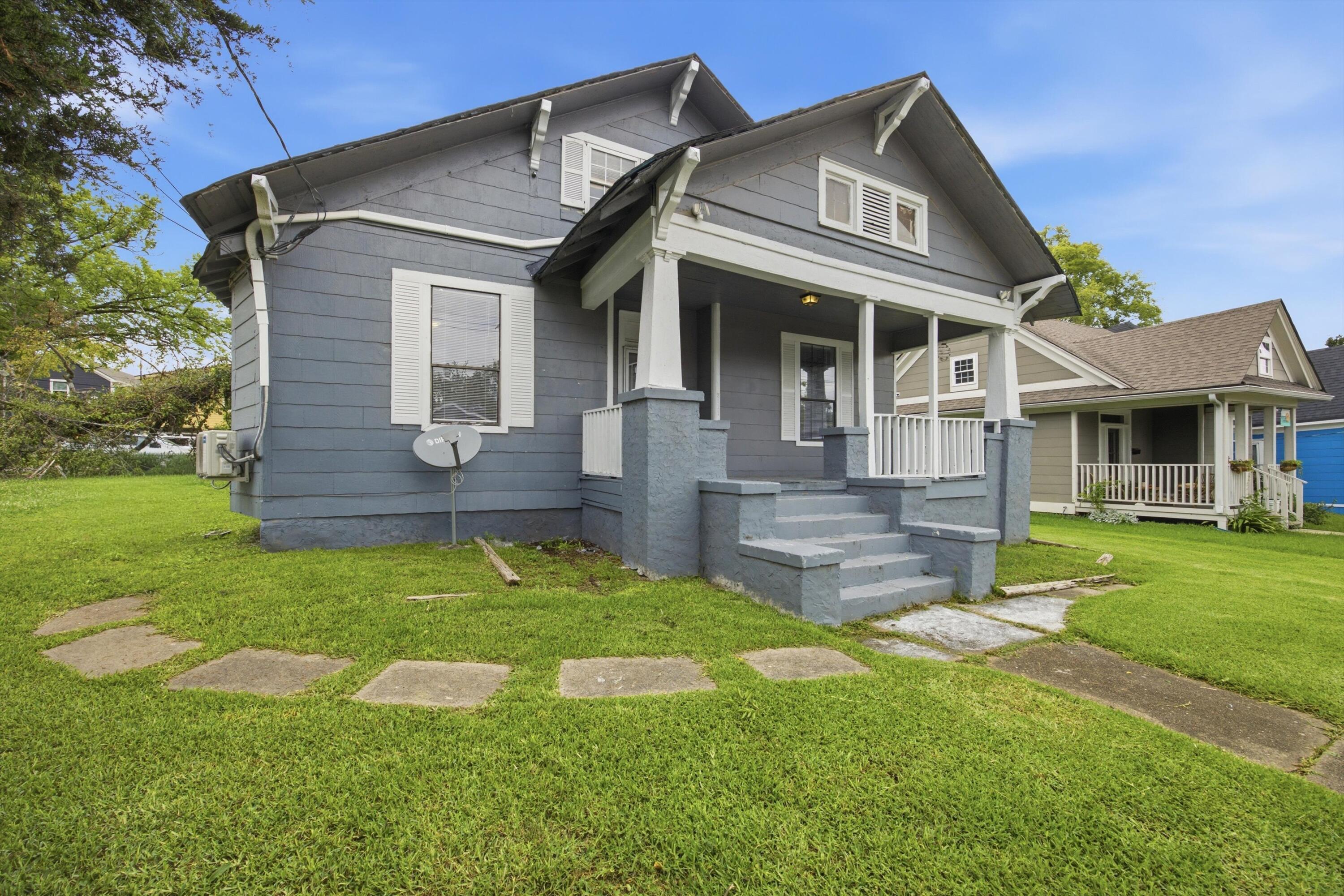 2111 Chamberlain Avenue