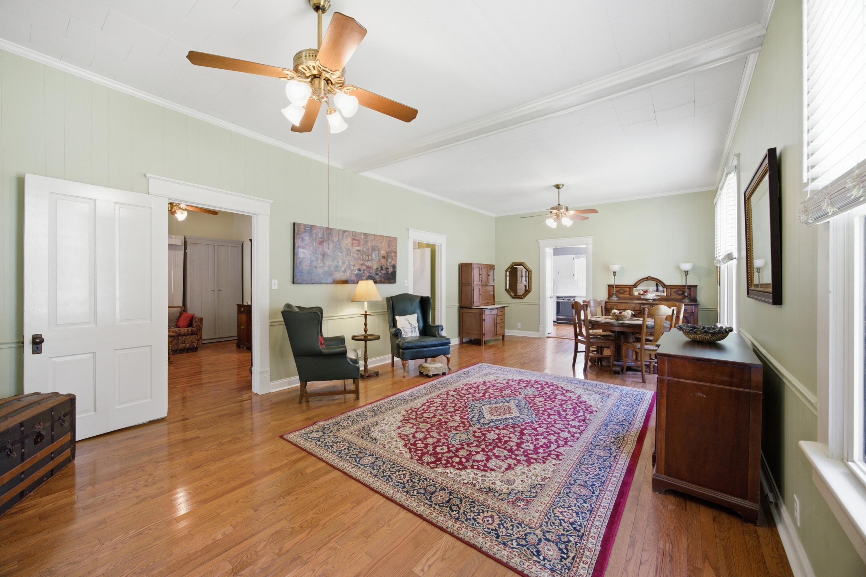 302 E Villanow Street, LaFayette