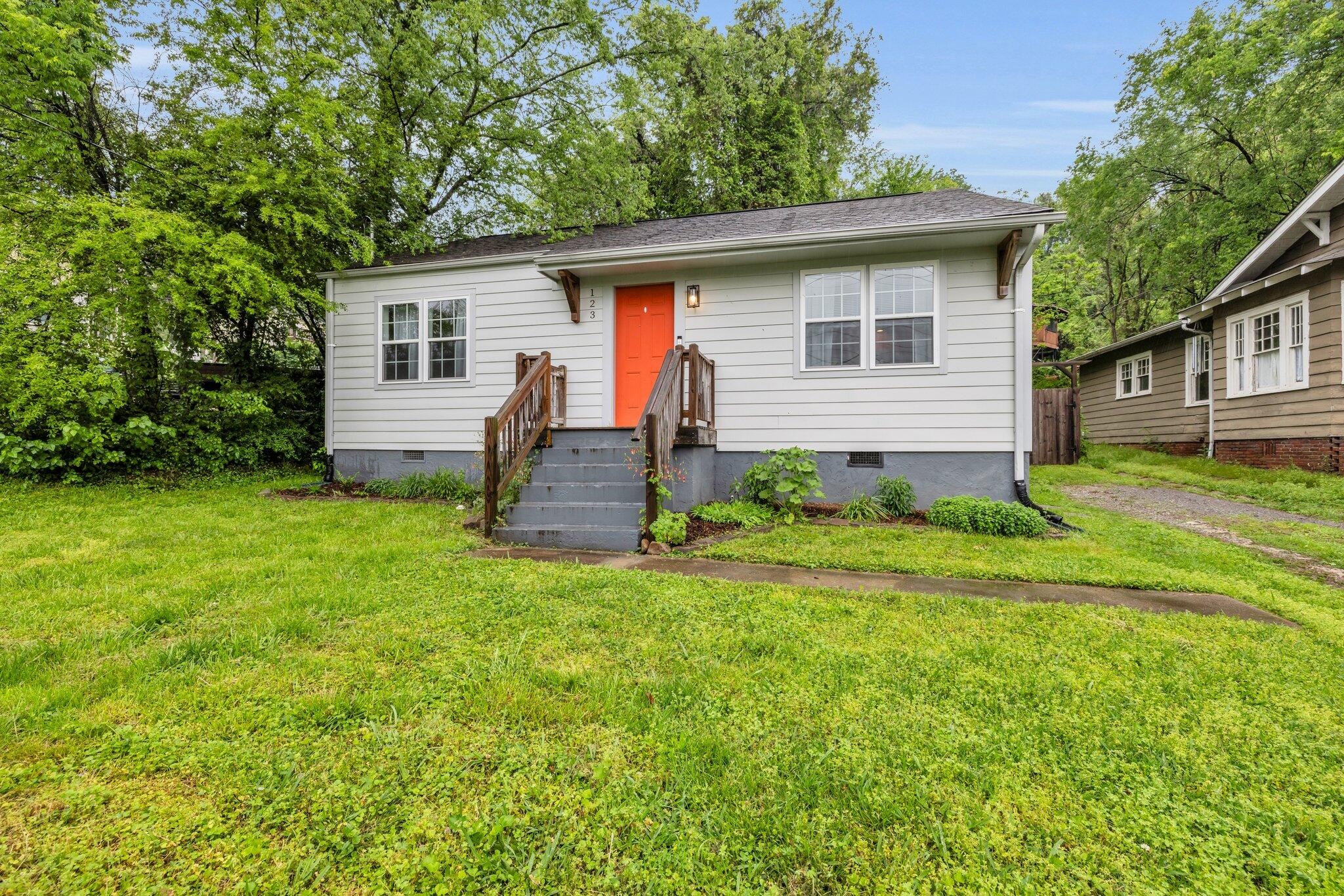 123 S Seminole Drive