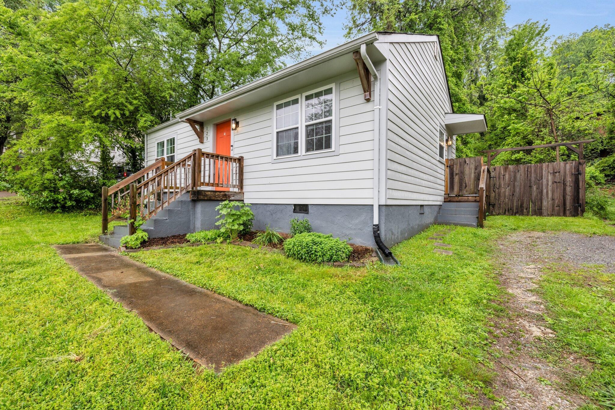 123 S Seminole Drive