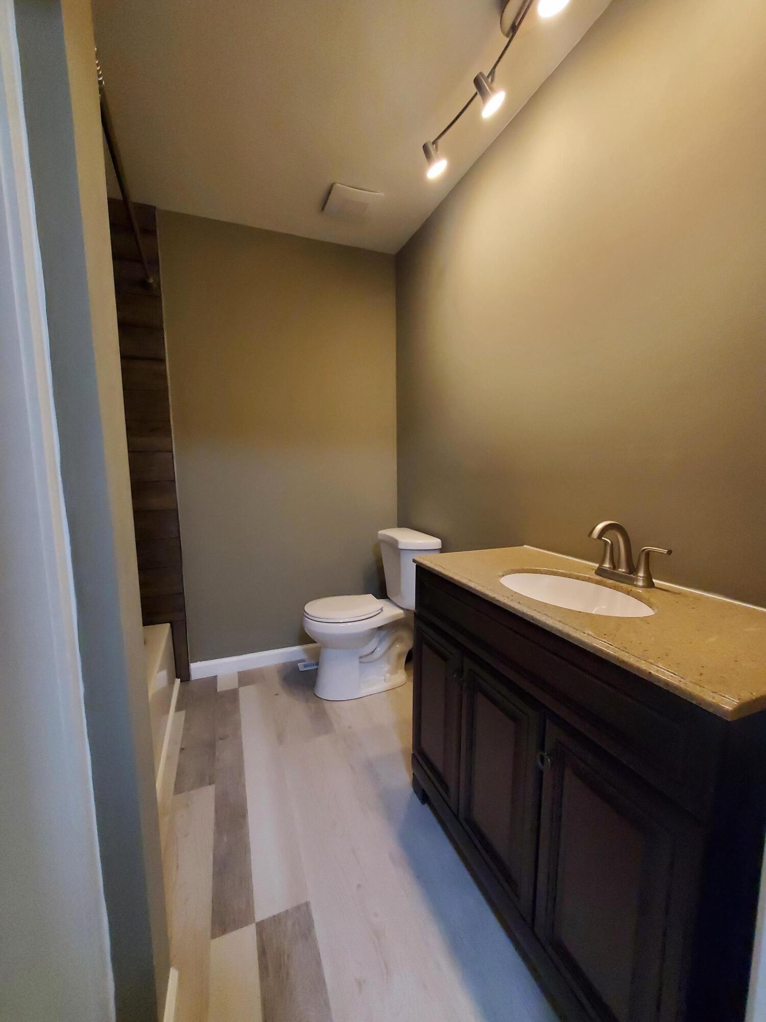 3332 Roadrunner Trail