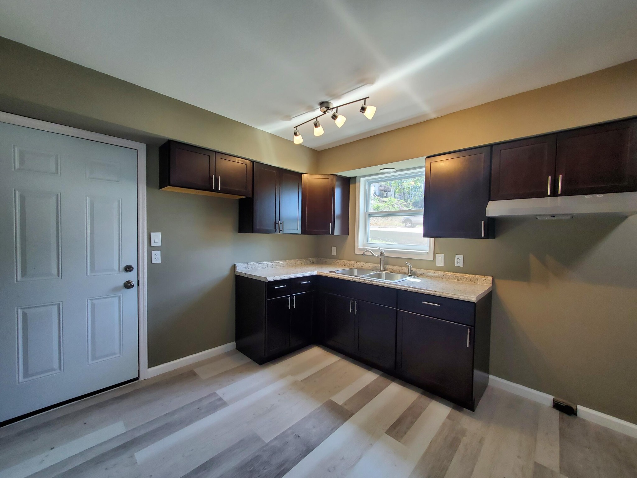 3332 Roadrunner Trail