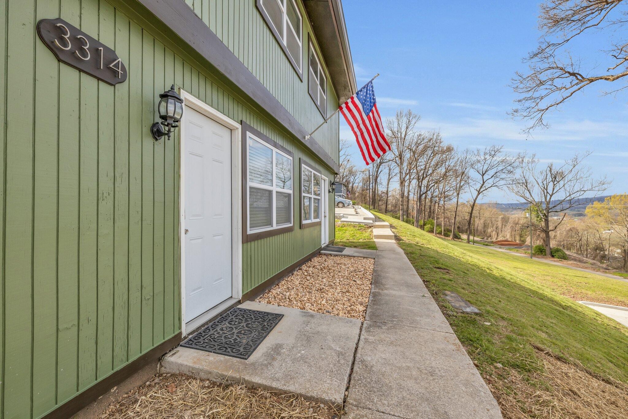 3332 Roadrunner Trail