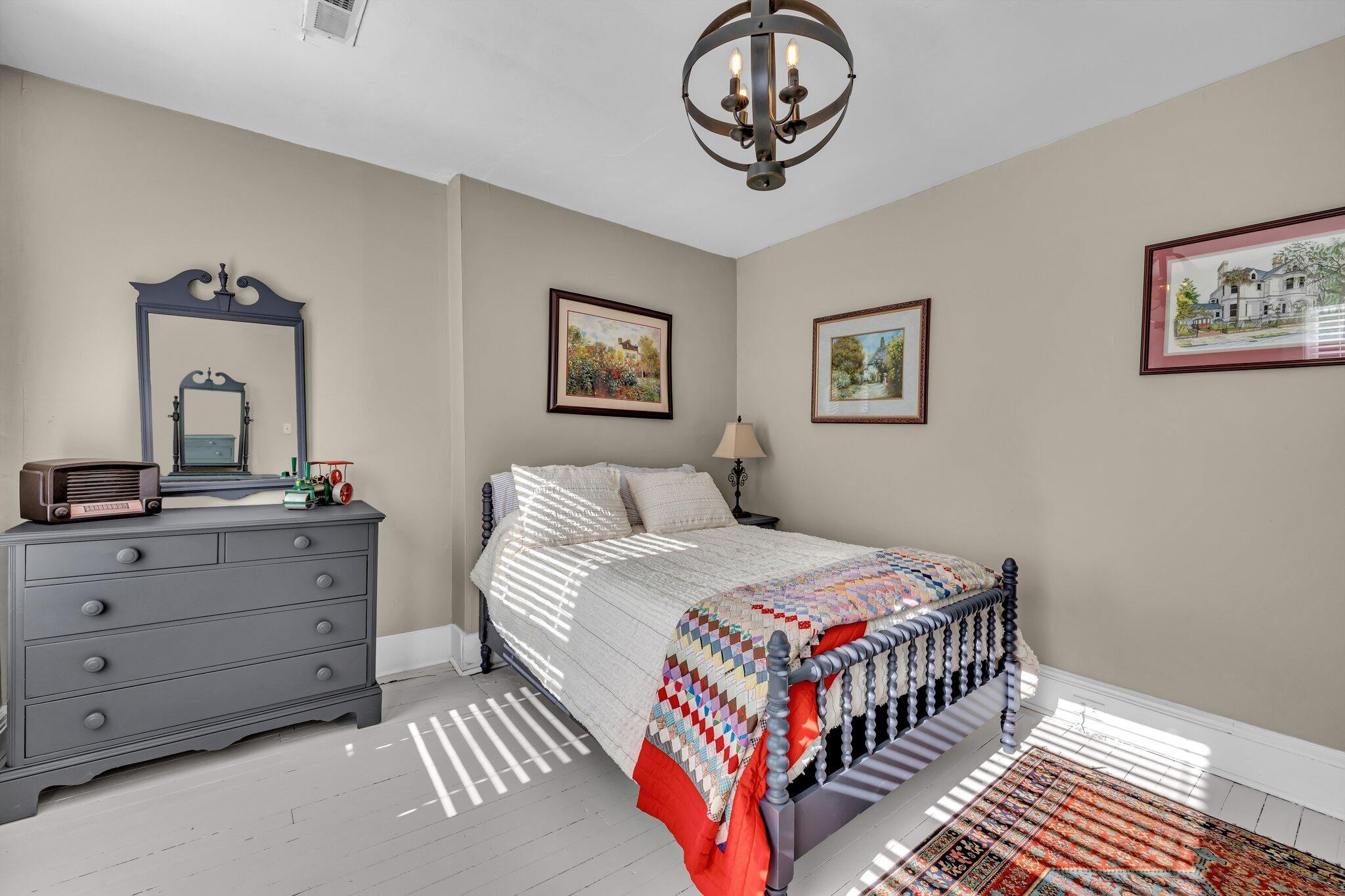 5415 Old Pike