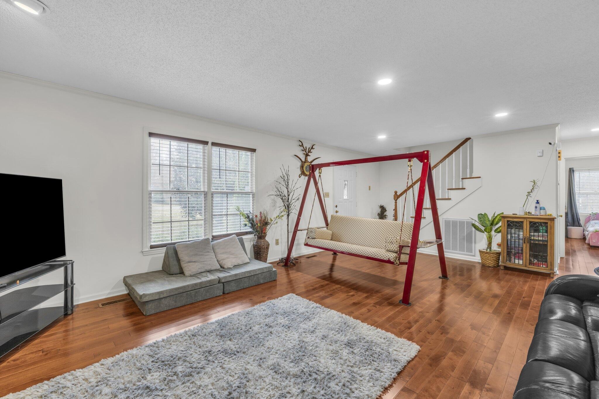 1129 Robin Hood Drive, NW
