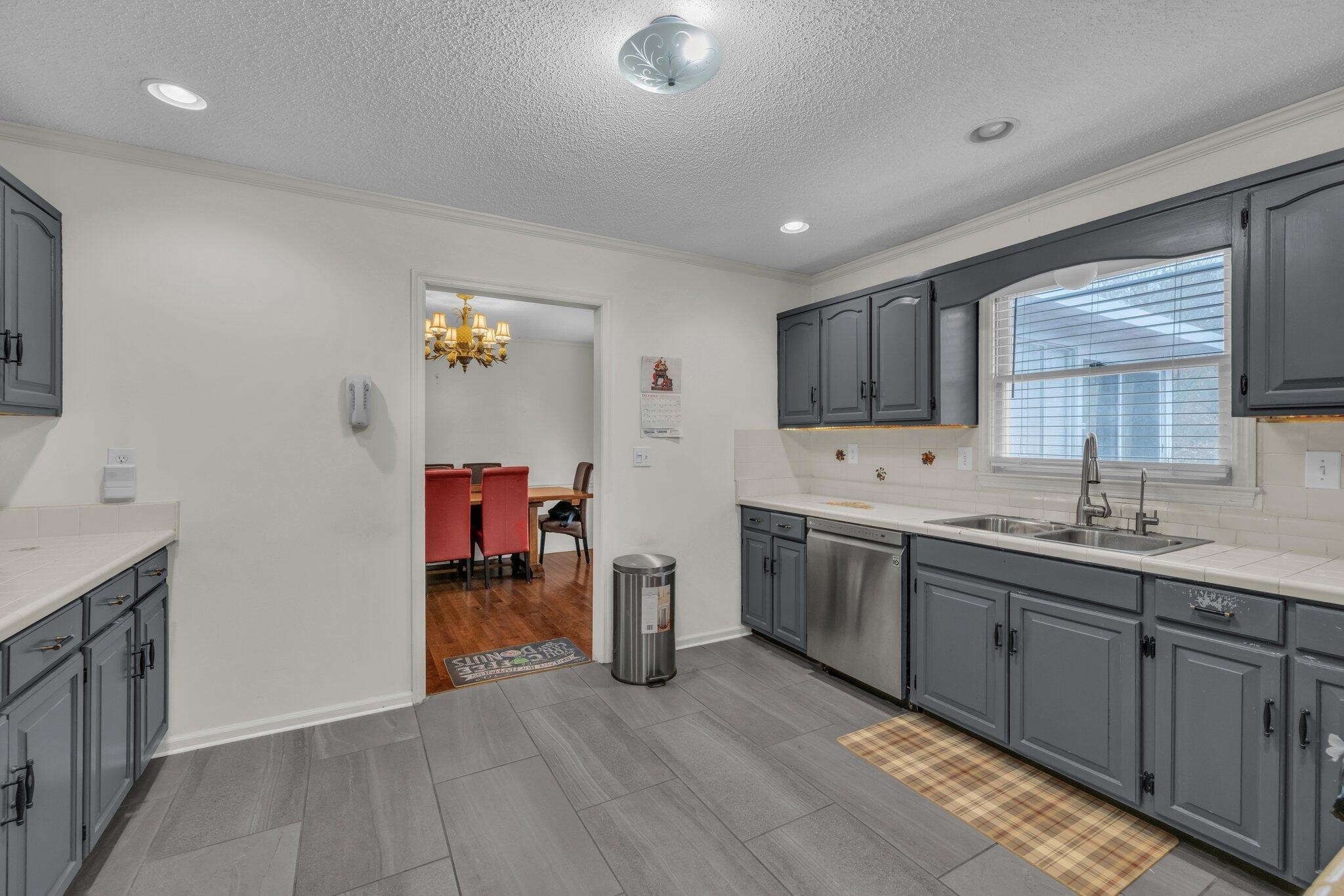 1129 Robin Hood Drive, NW