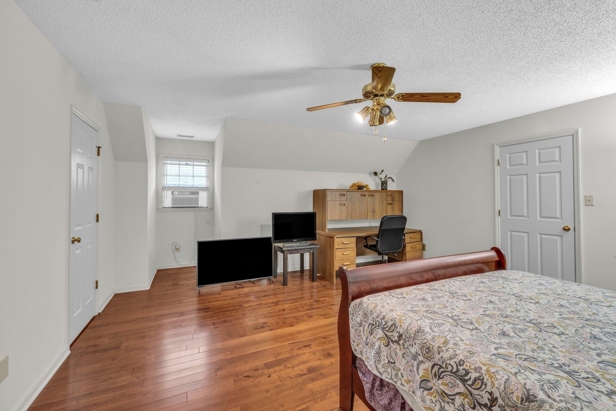 1129 Robin Hood Drive, NW