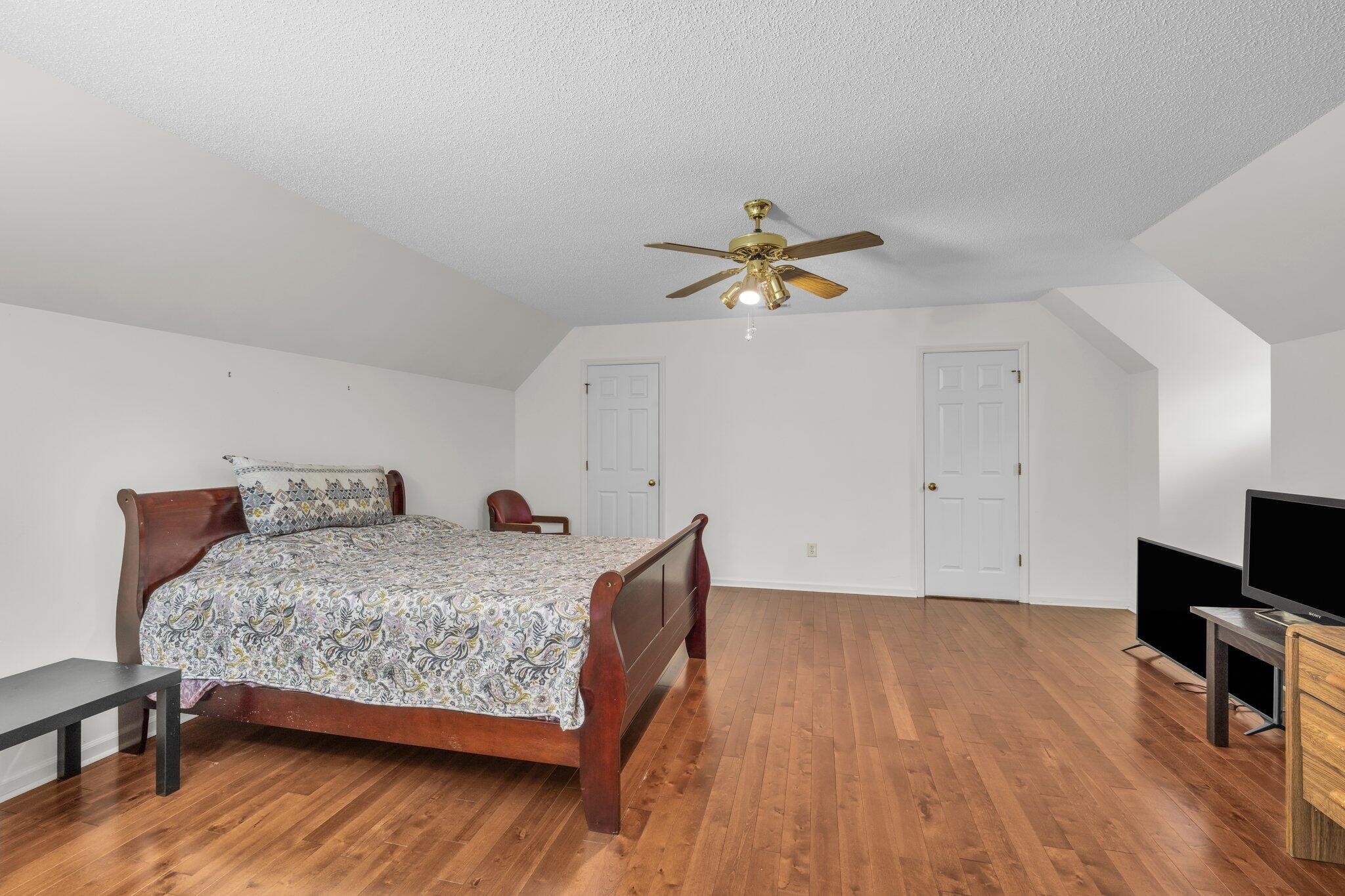 1129 Robin Hood Drive, NW