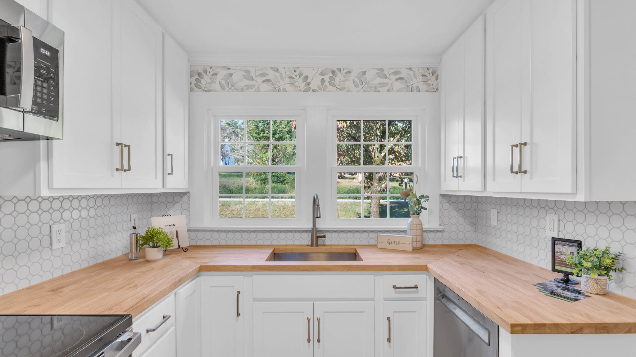 4094 University Drive