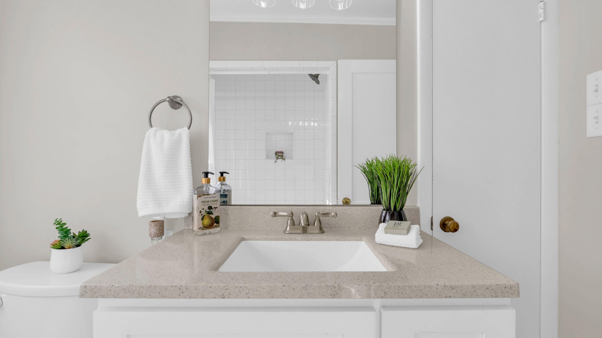 4094 University Drive