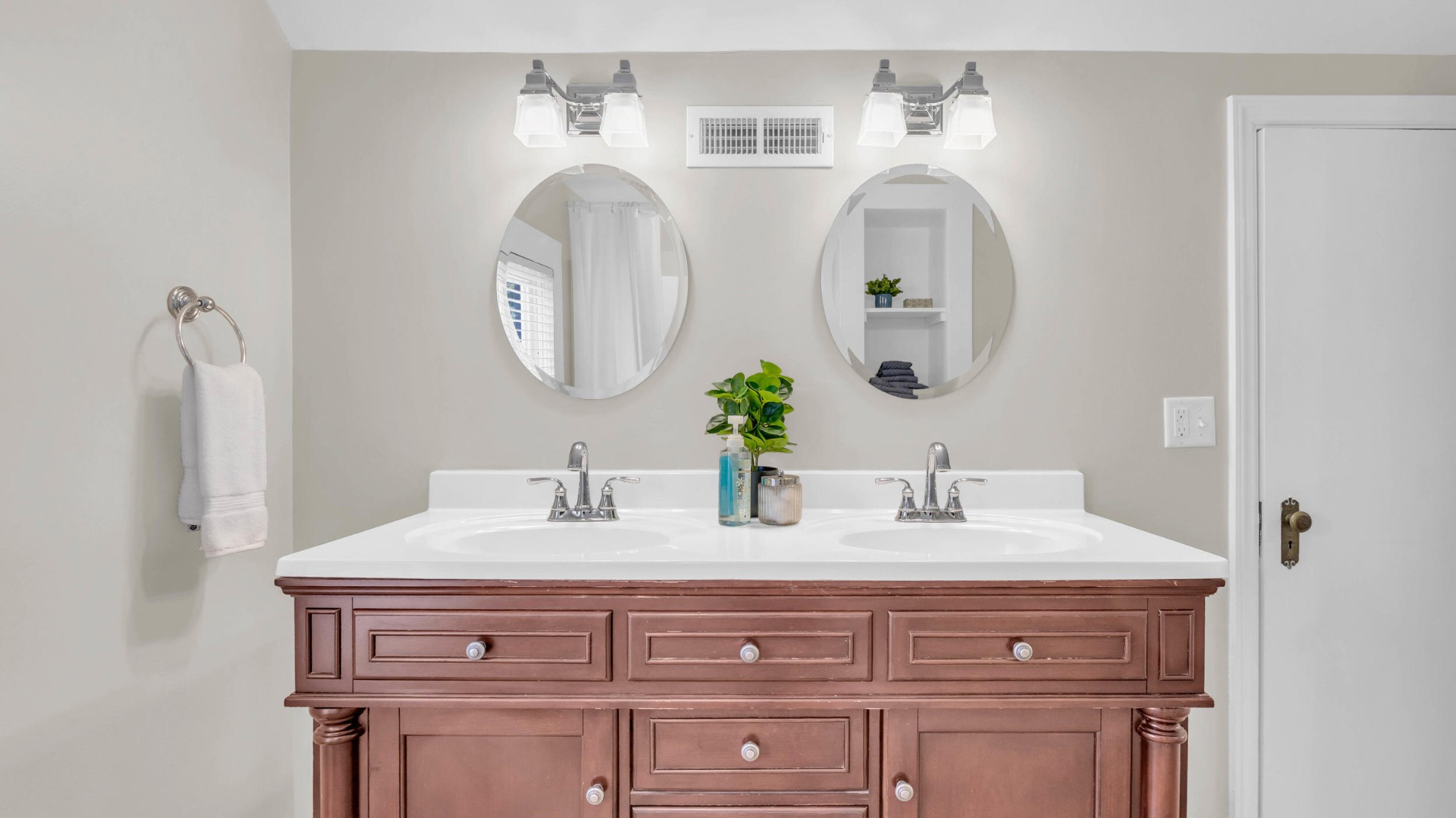 4094 University Drive