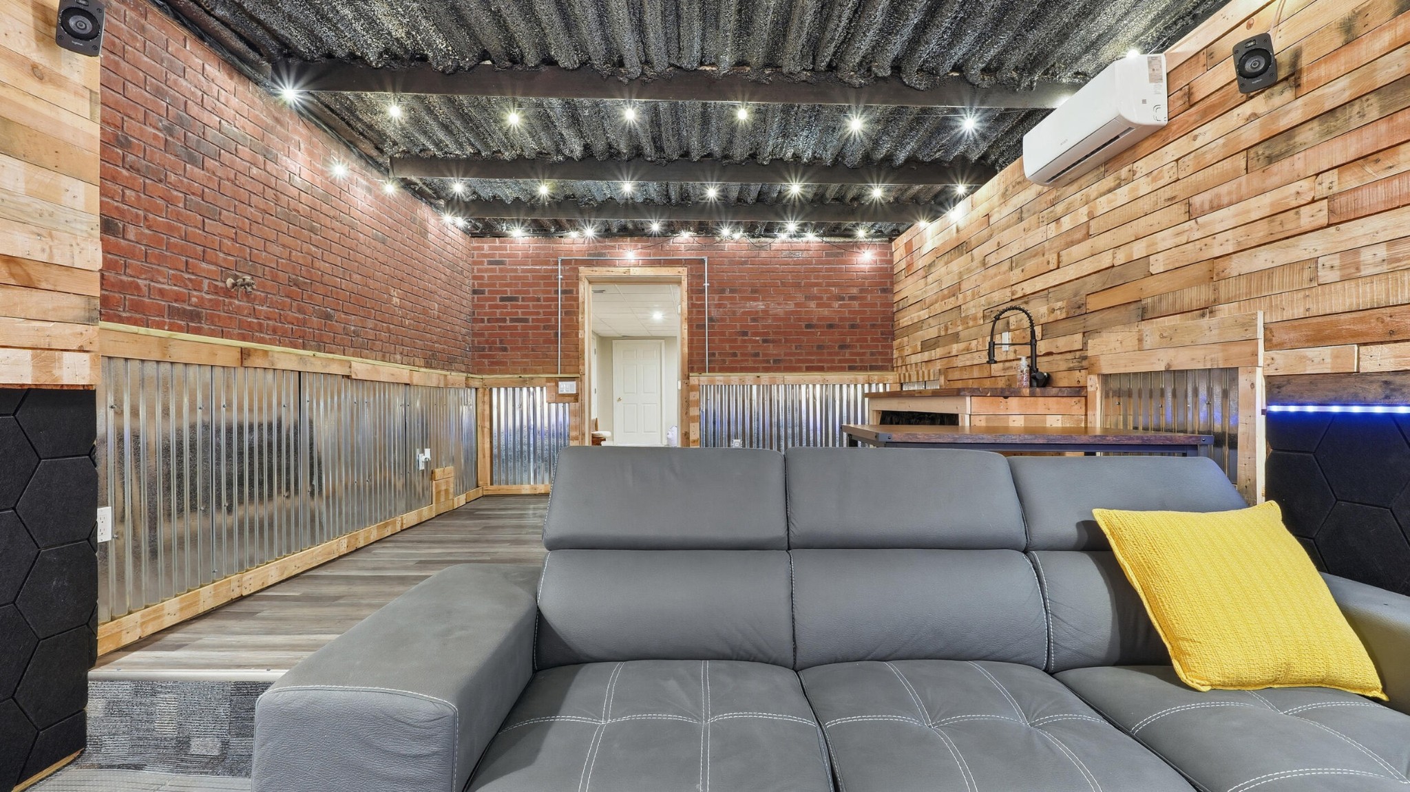 210 Hiwassee Drive, NE