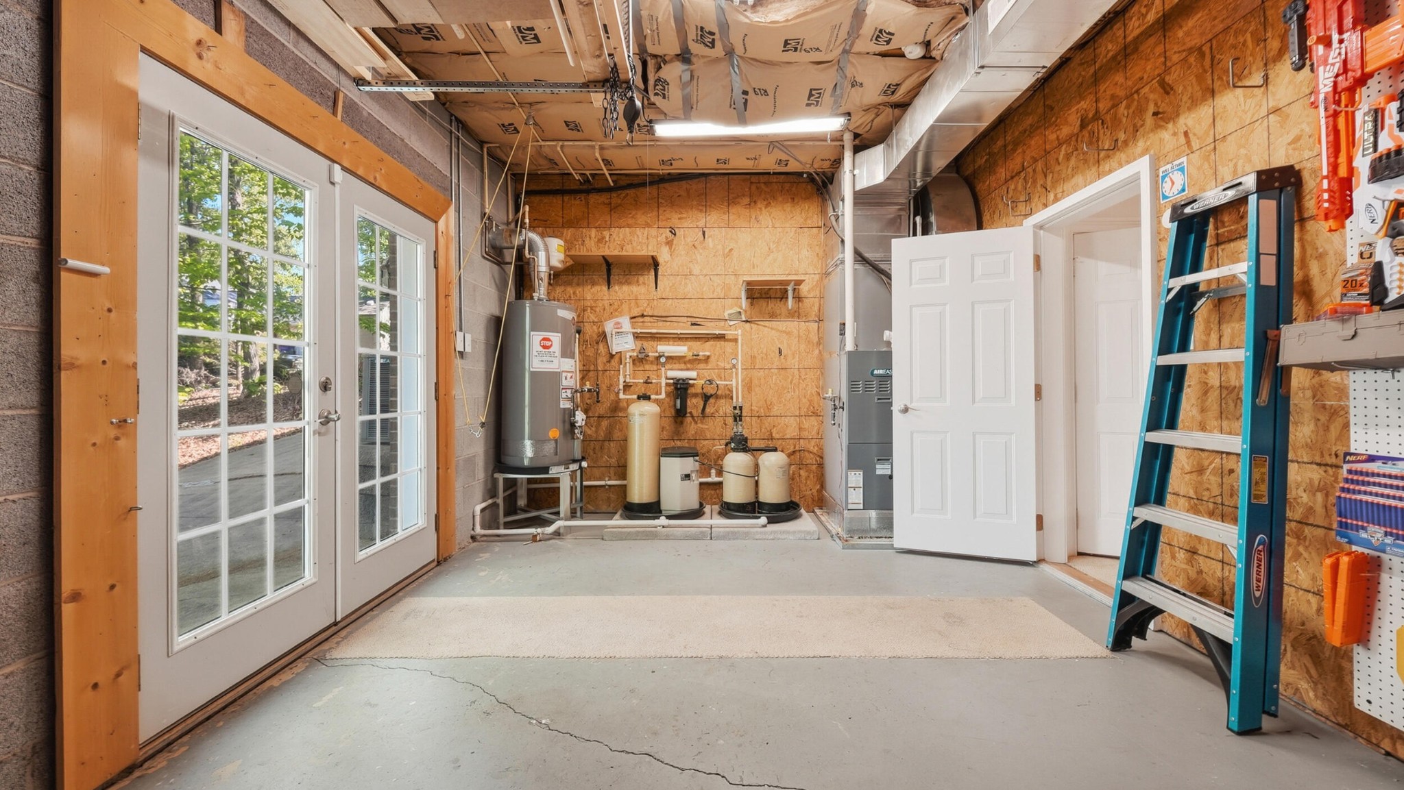 1782 Sterling Point, NW