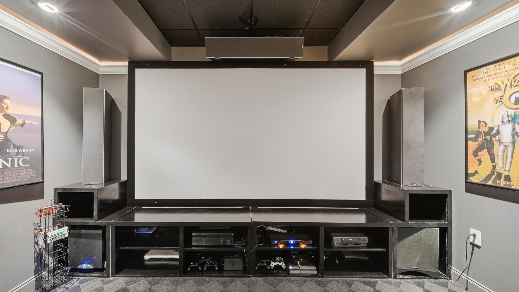 1782 Sterling Point, NW