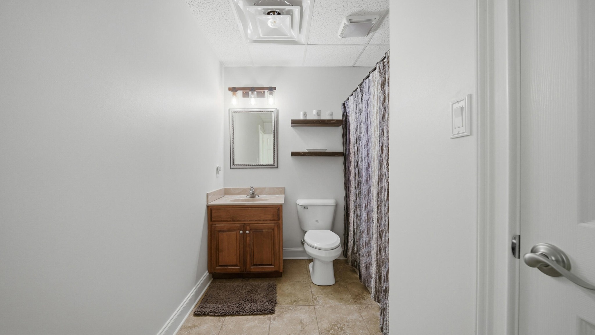 1782 Sterling Point, NW