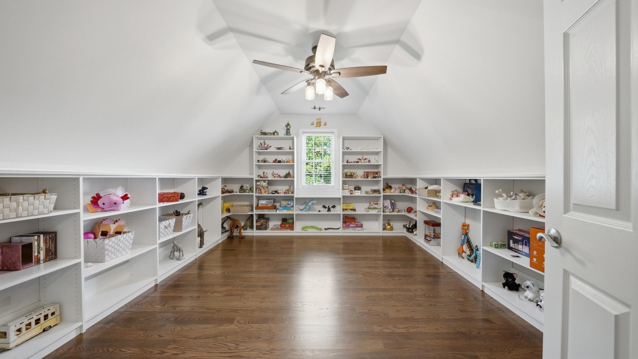 1782 Sterling Point, NW