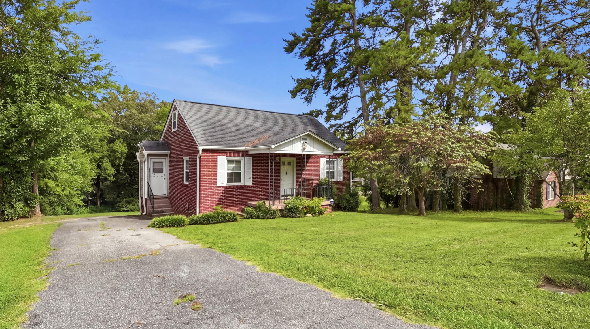 416 Broughton Street