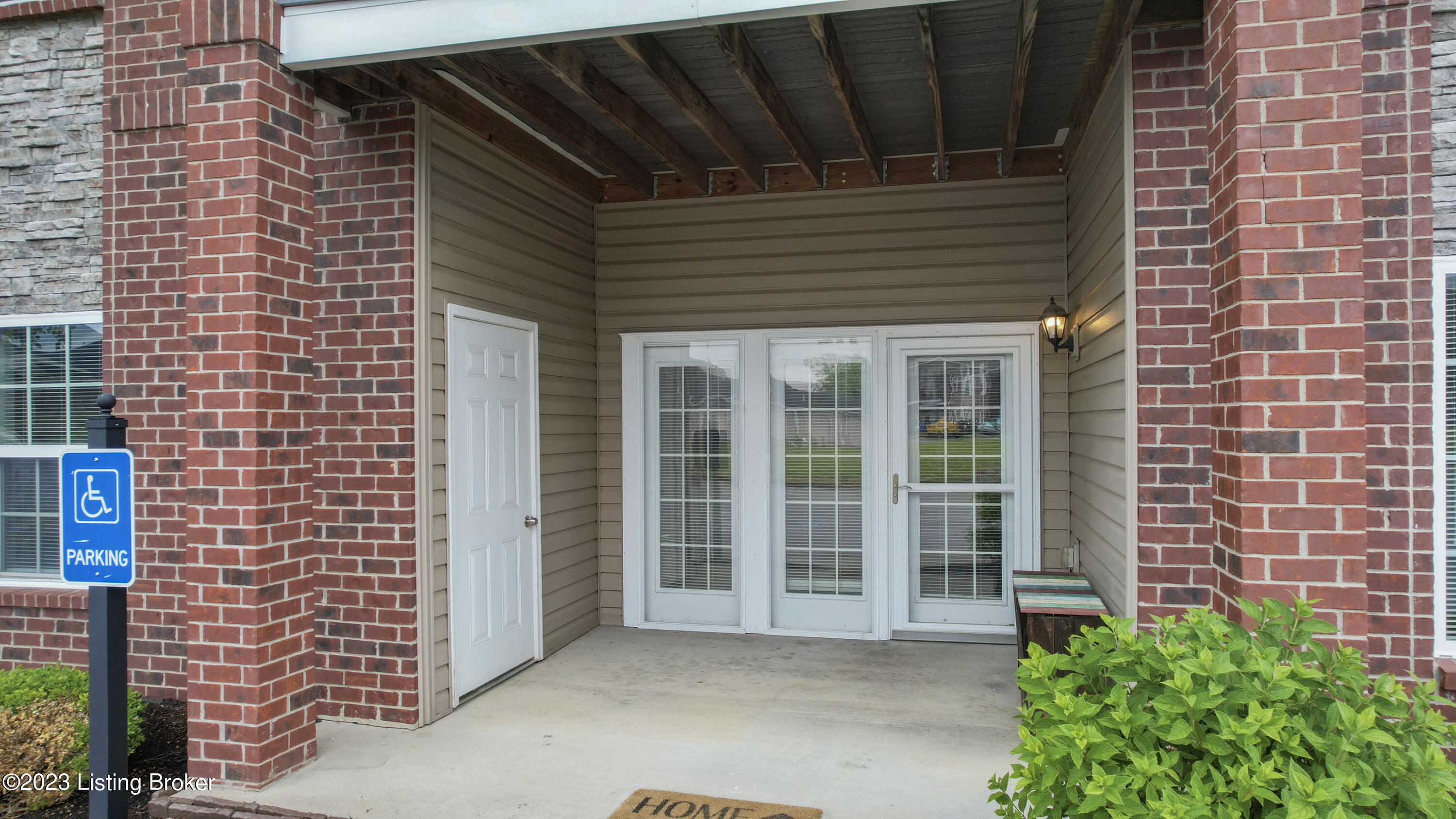 9402 Clubview Dr, 101