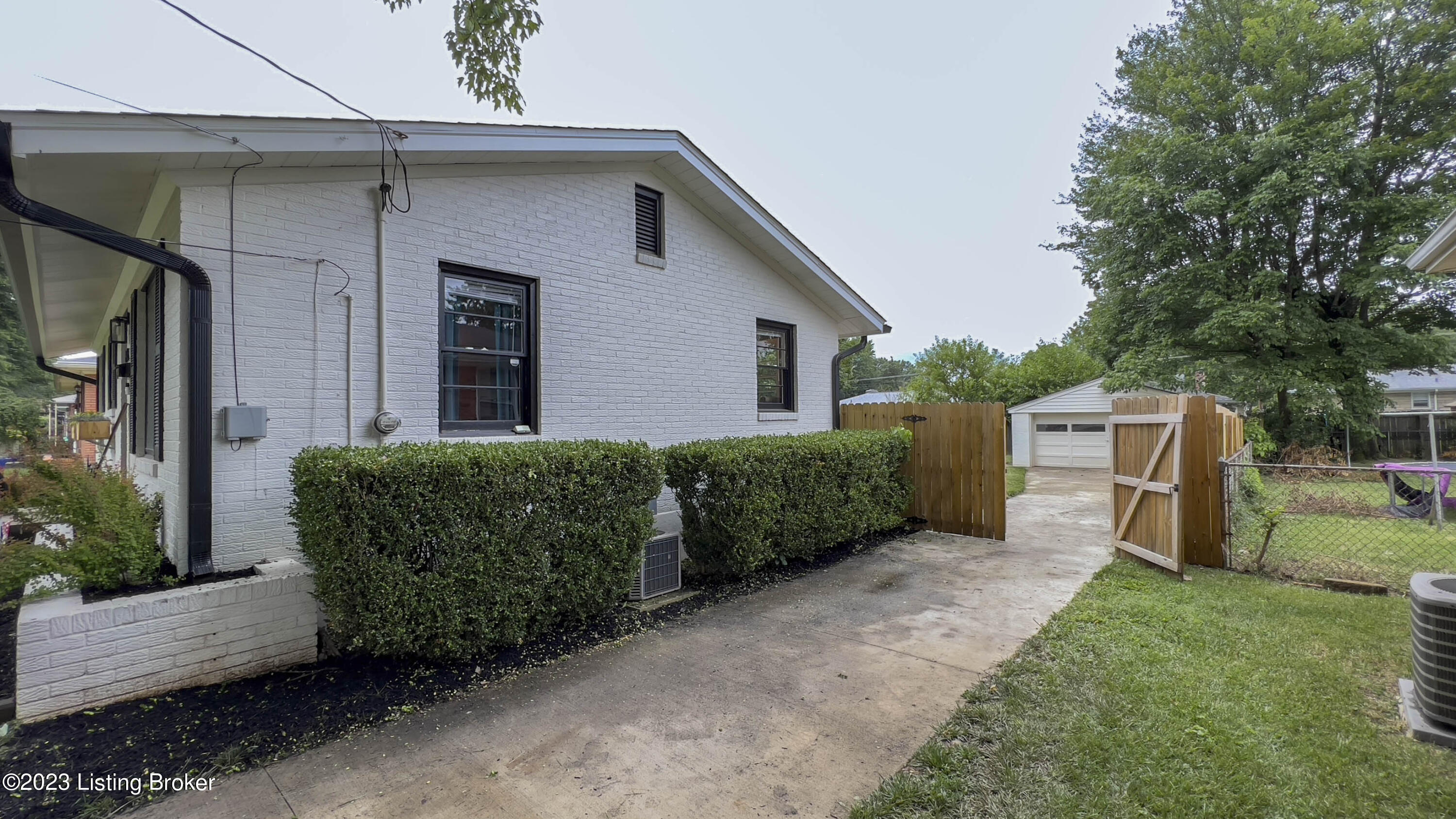 7916 Carnation Dr
