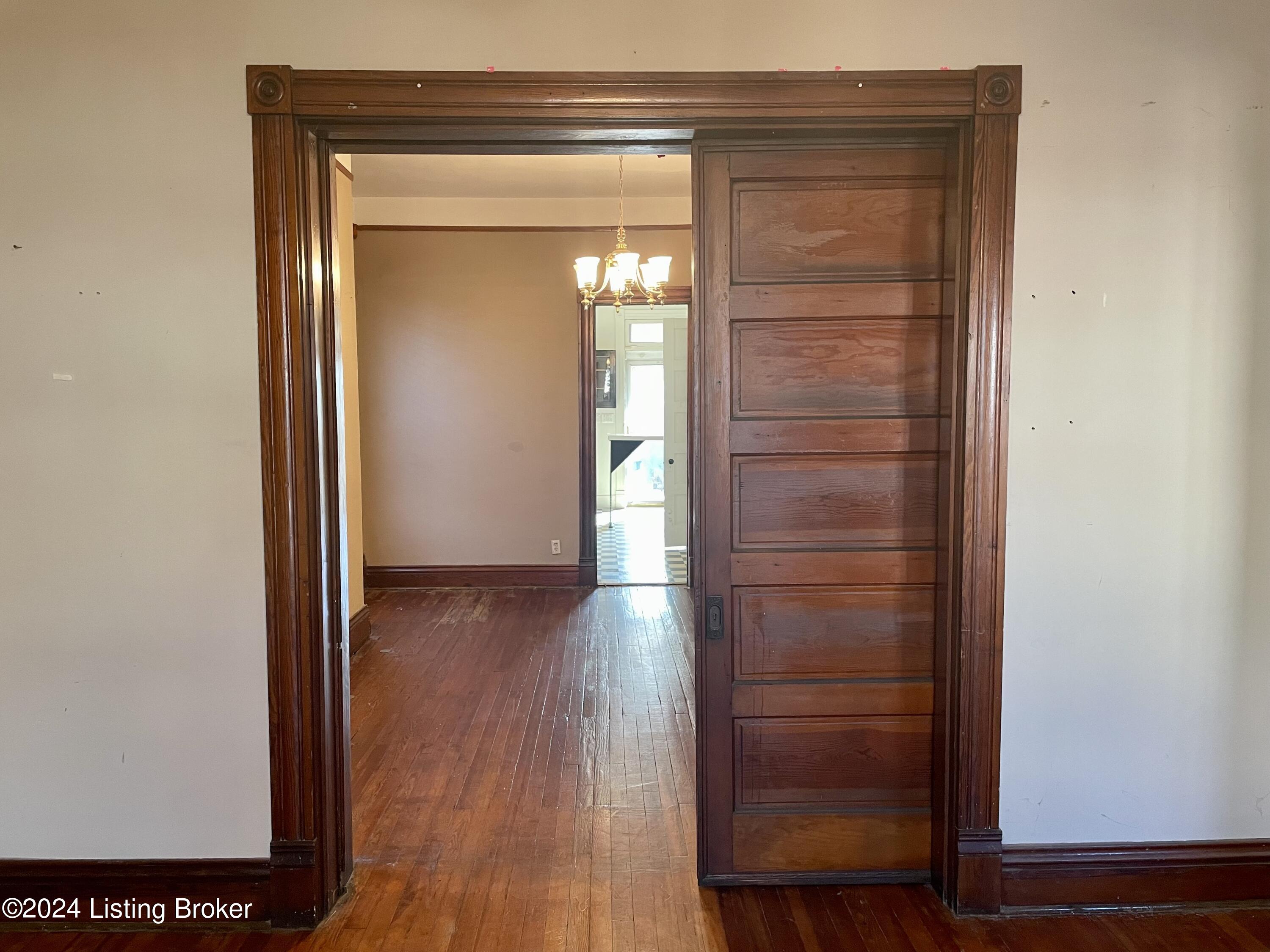 220 E Burnett Ave