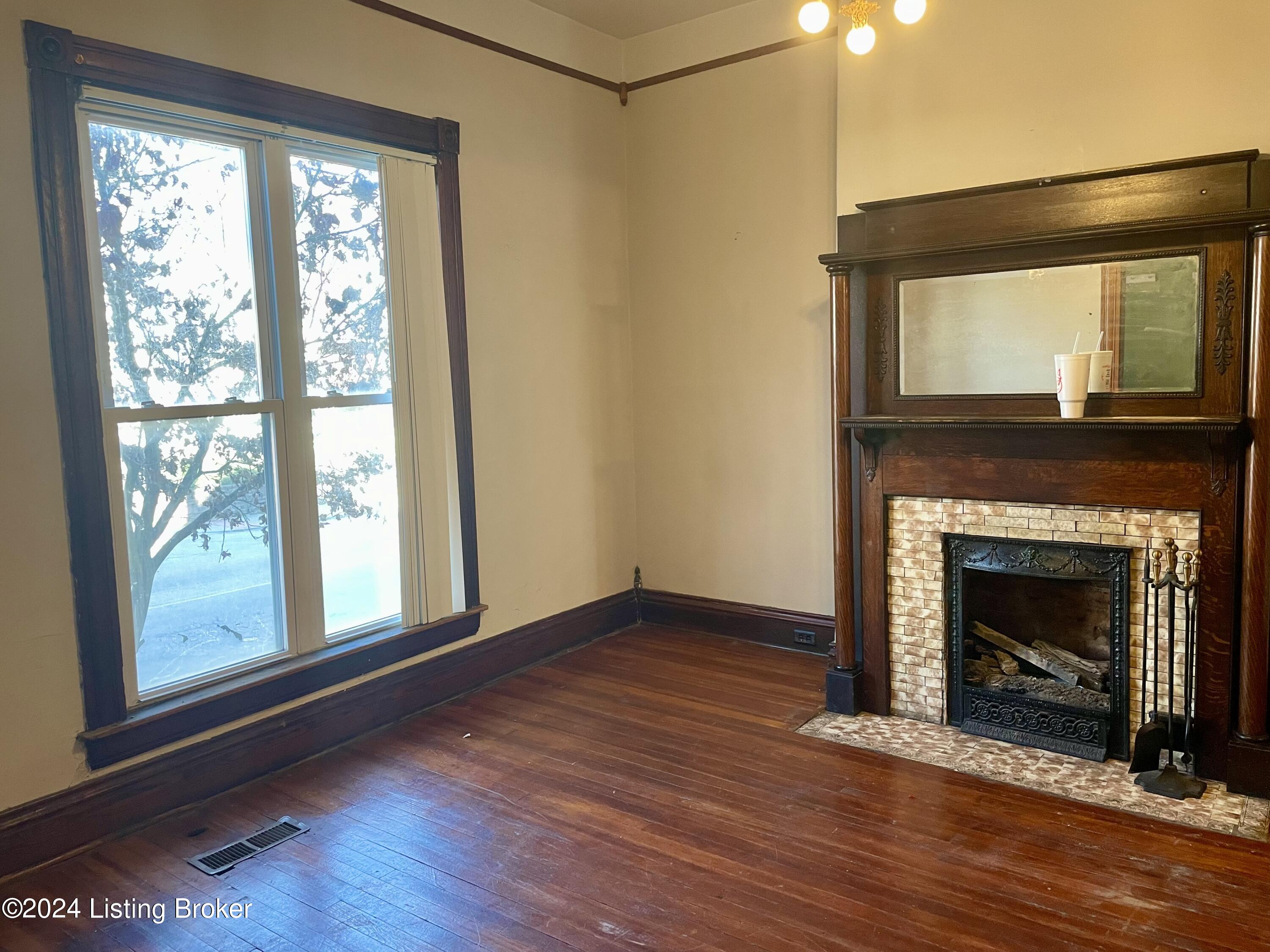 220 E Burnett Ave