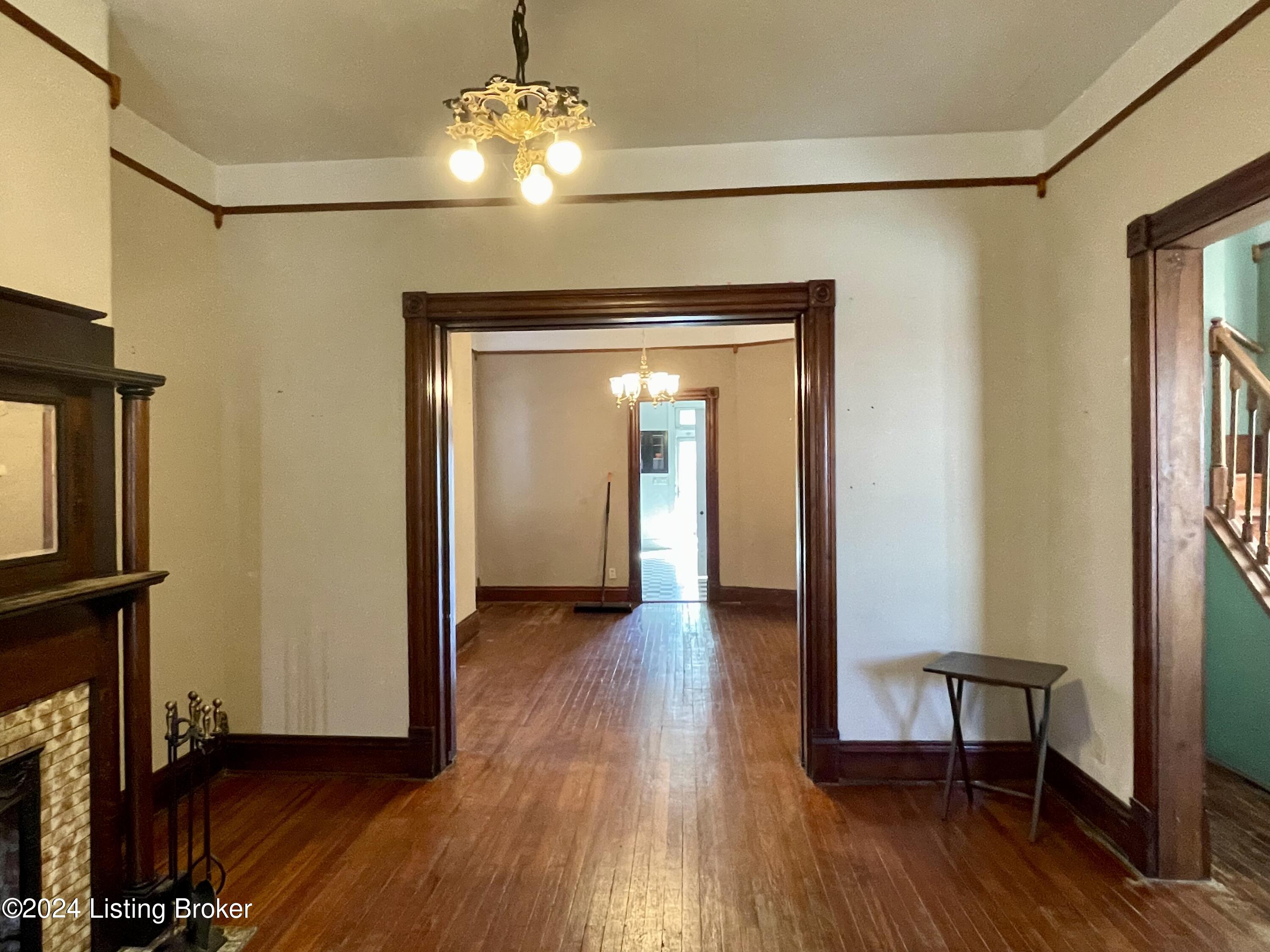 220 E Burnett Ave