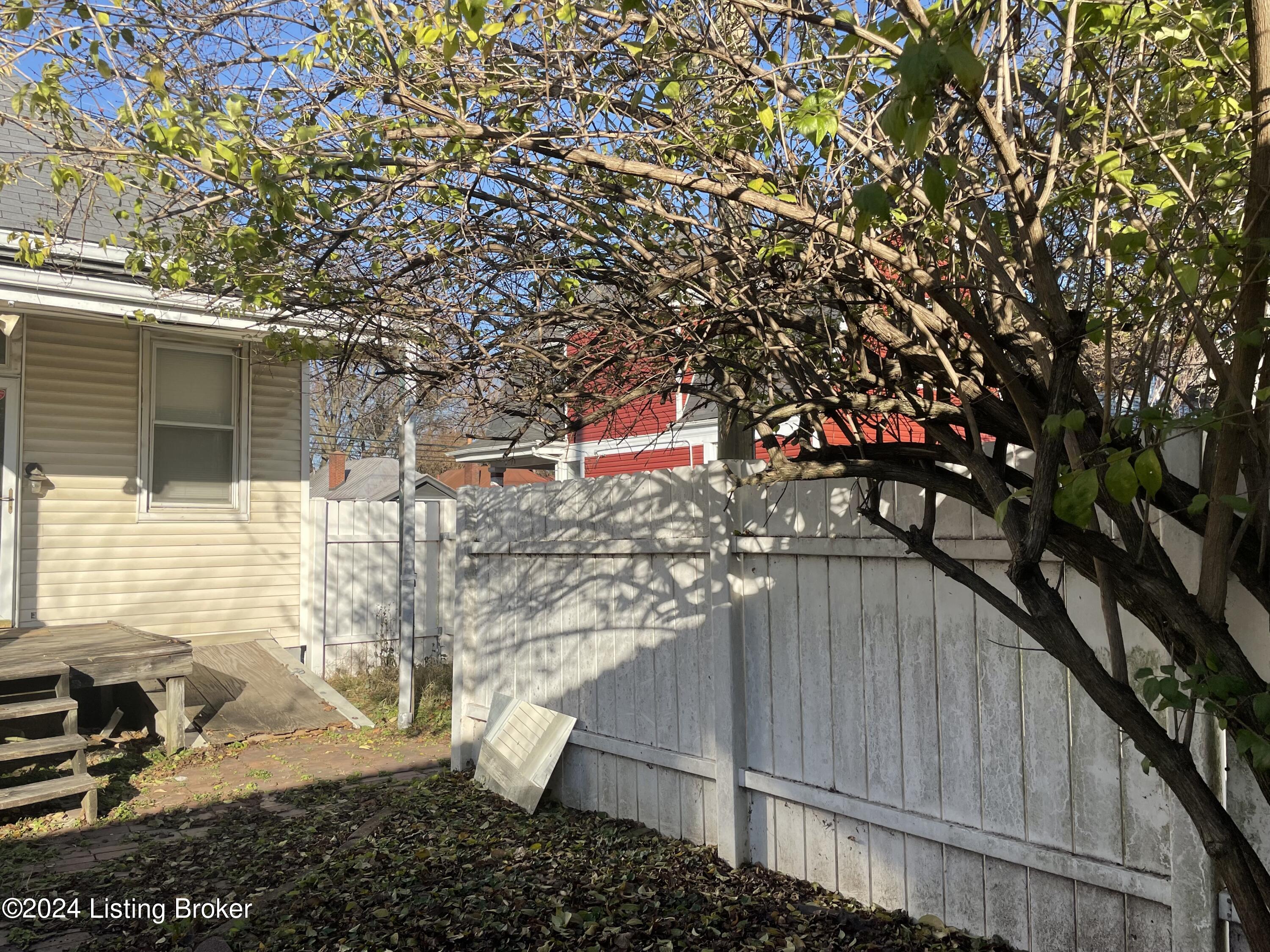 220 E Burnett Ave