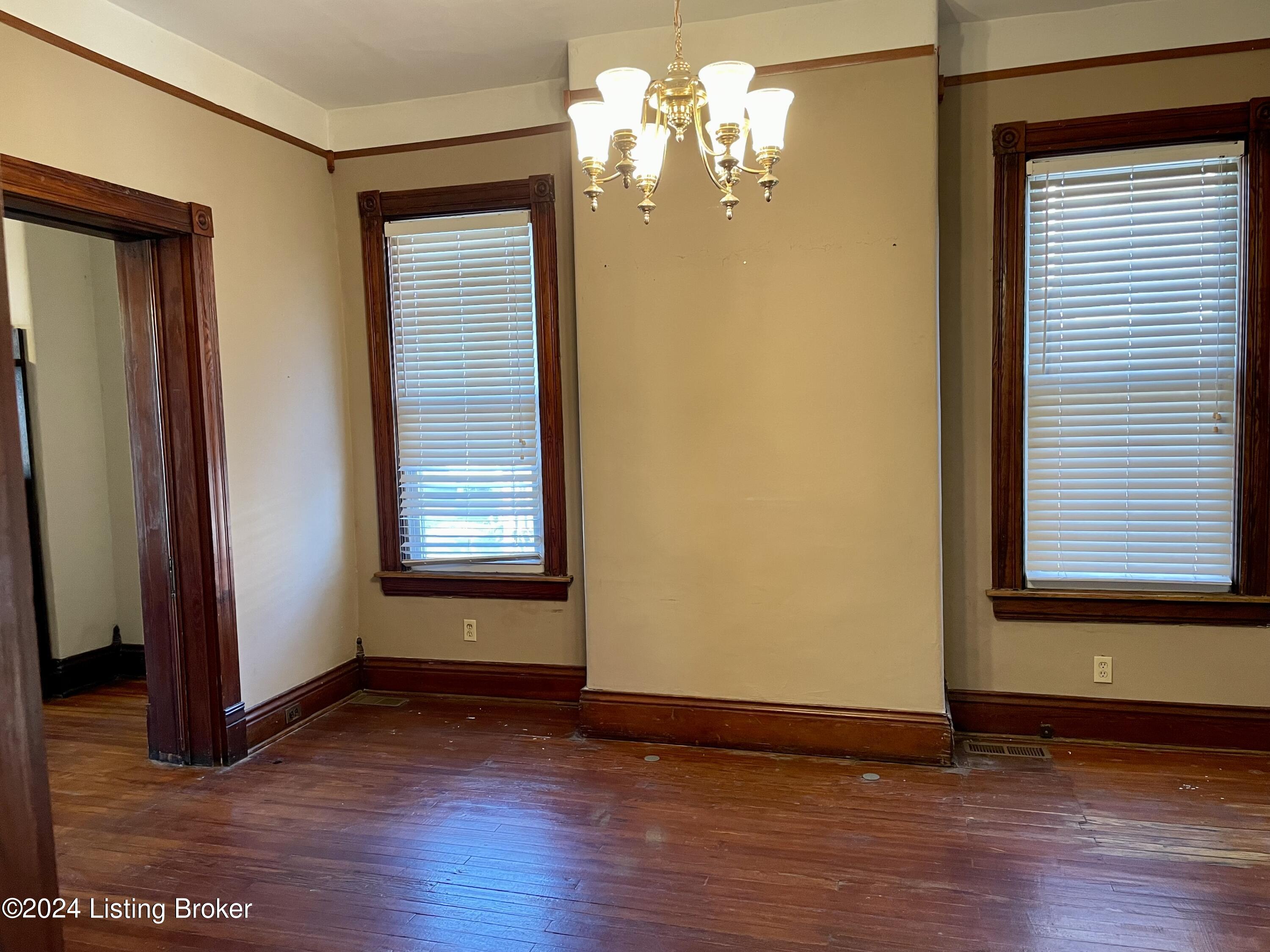 220 E Burnett Ave