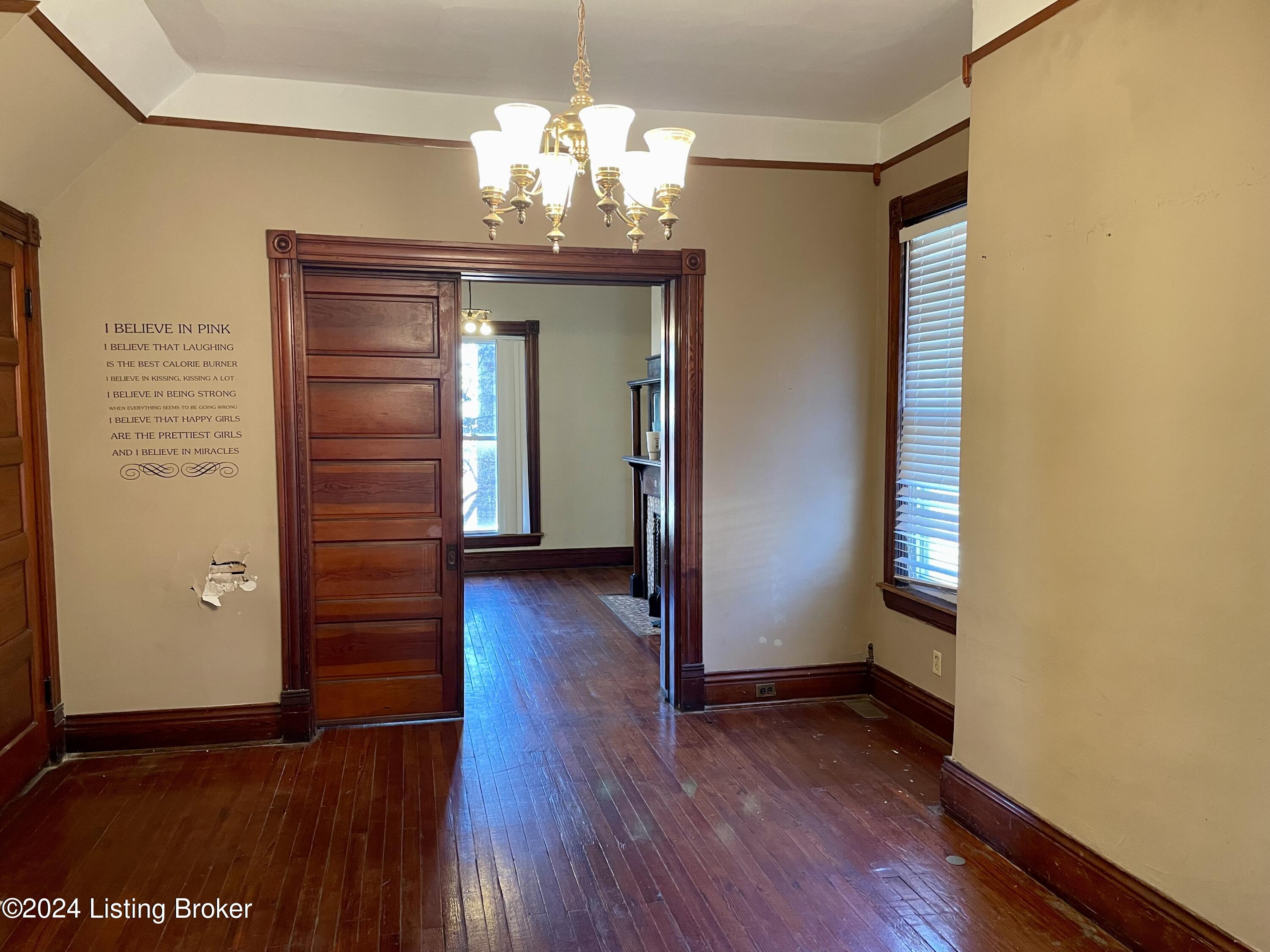 220 E Burnett Ave