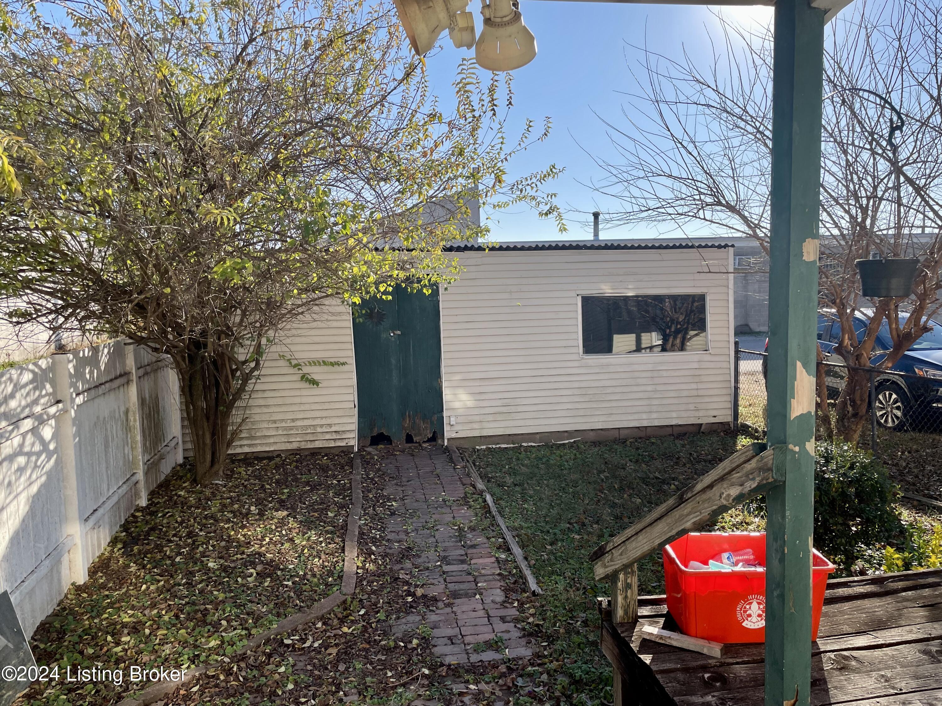 220 E Burnett Ave