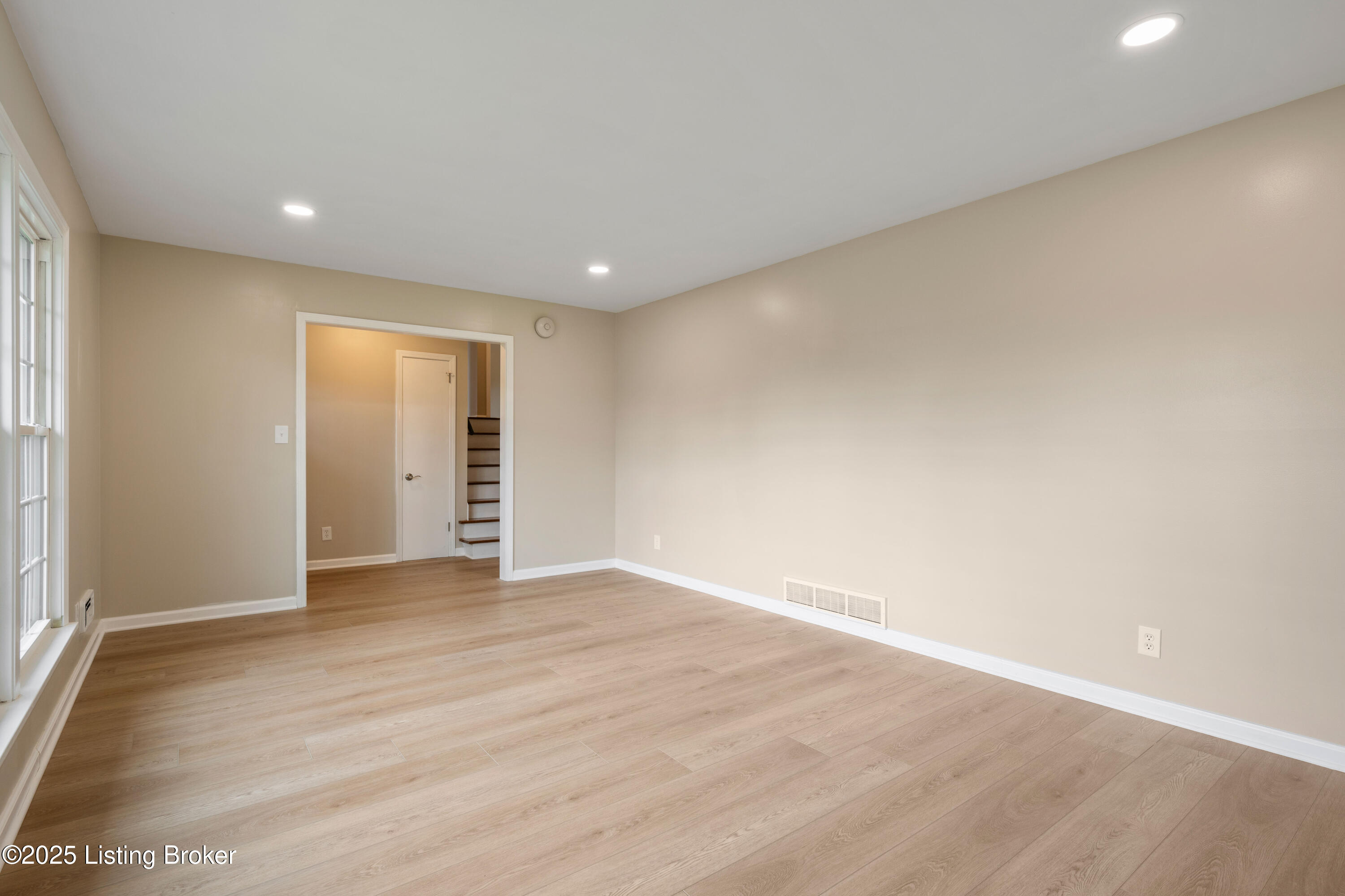9707 Gateway Dr