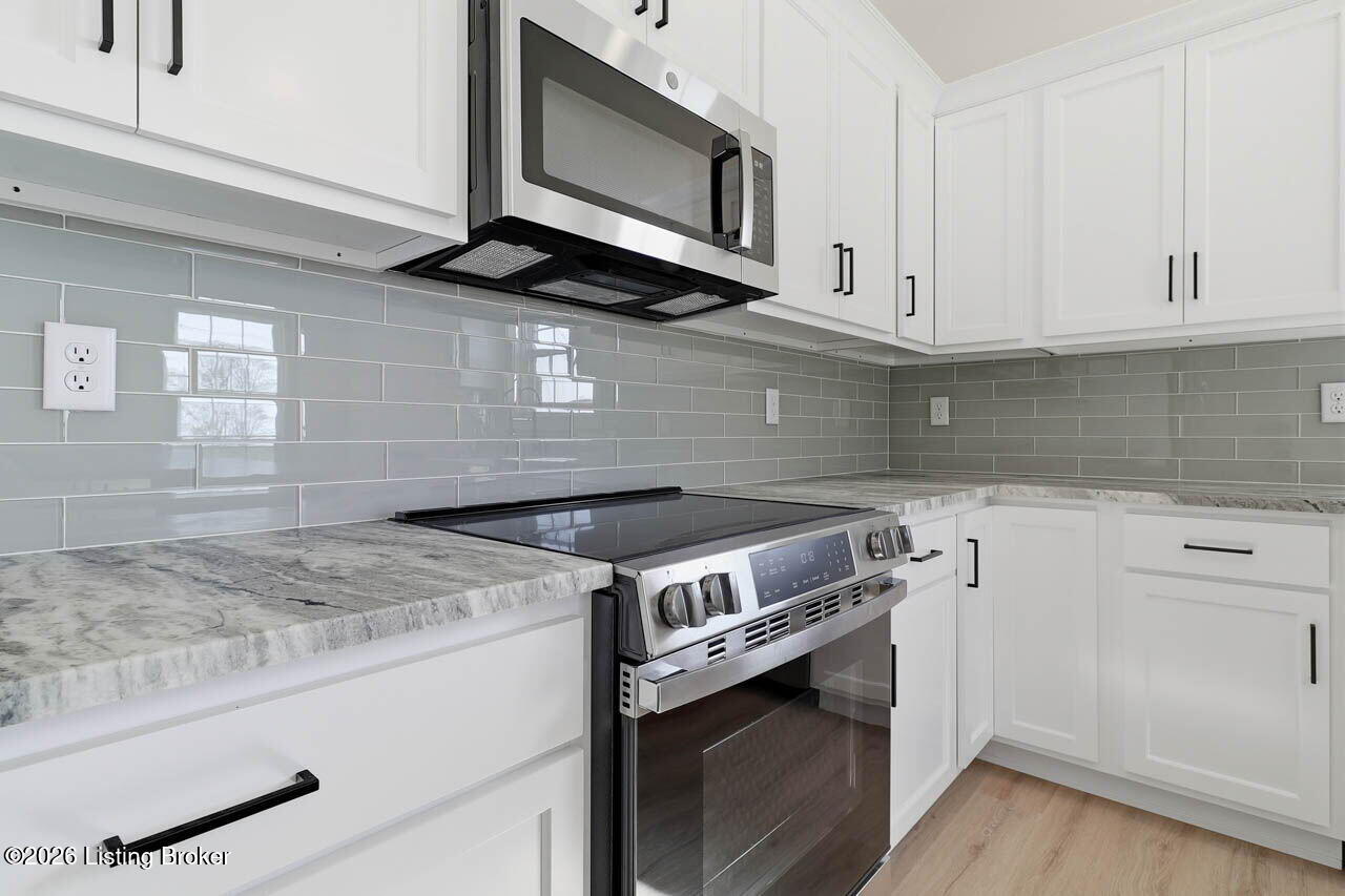 105 Freeman Ave