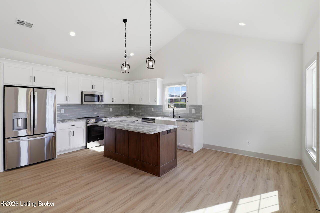 105 Freeman Ave