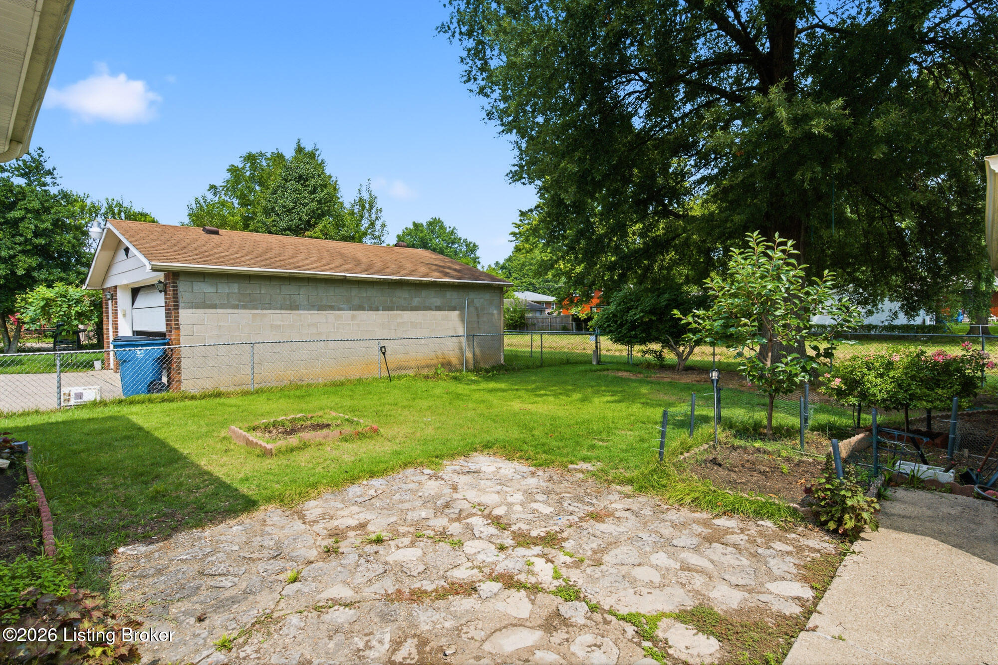 3511 Pineland Dr