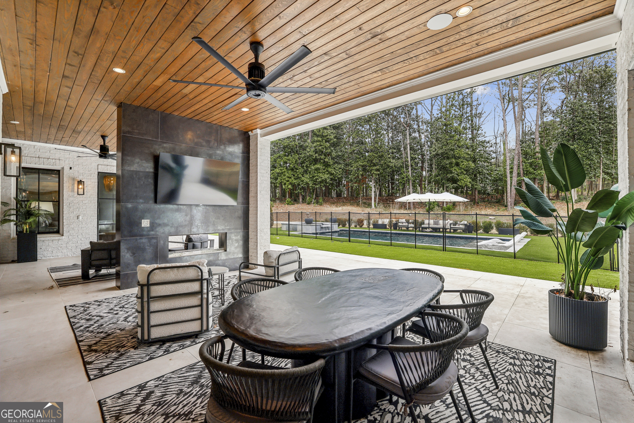 6055 Riverside Drive