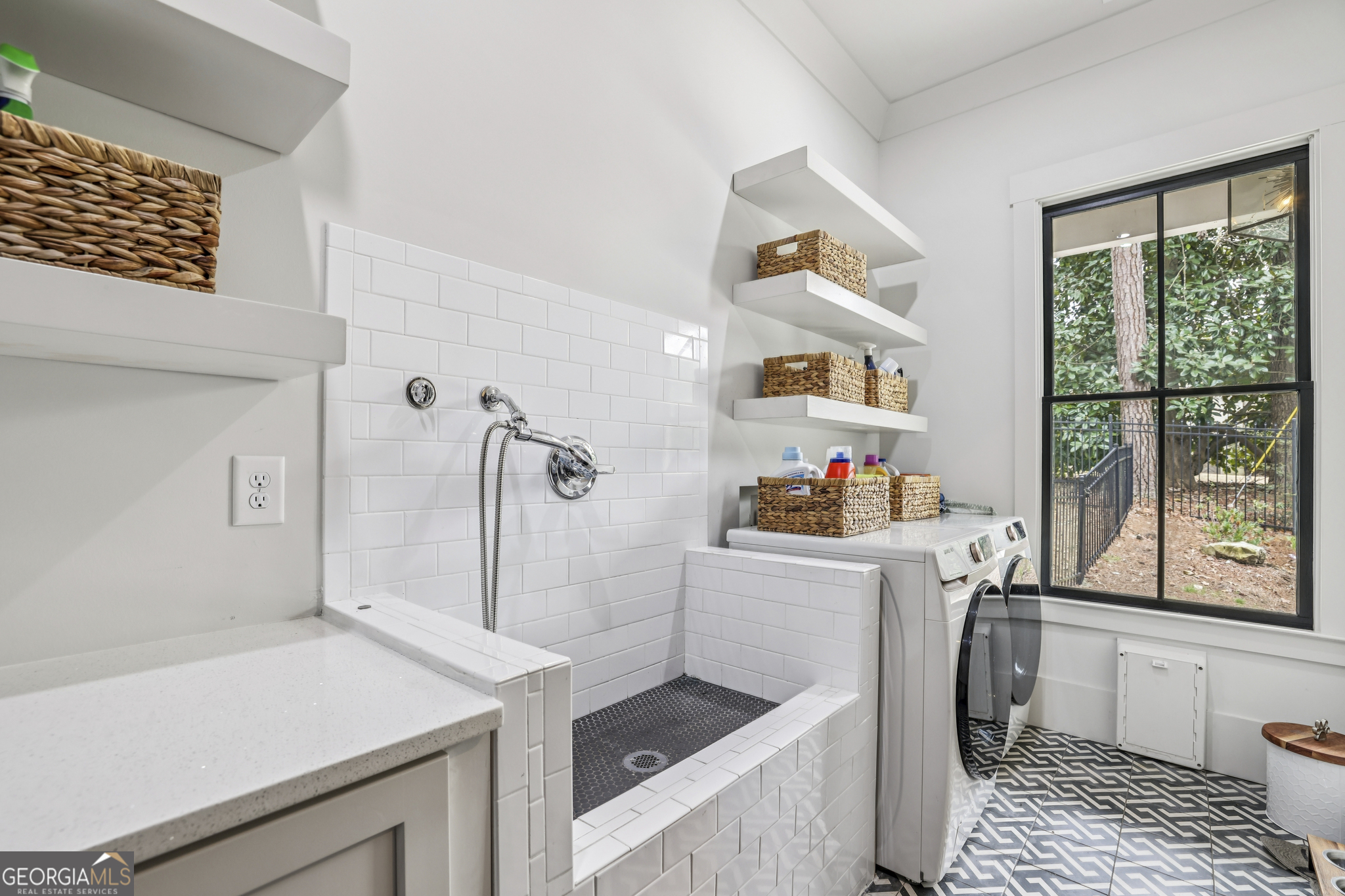 6055 Riverside Drive