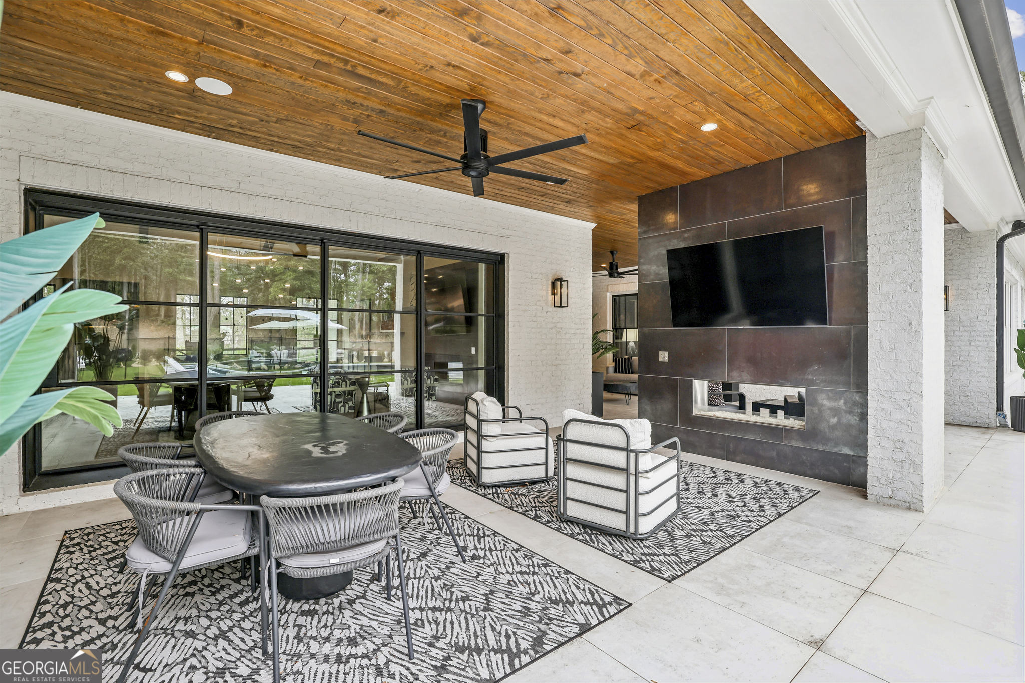 6055 Riverside Drive