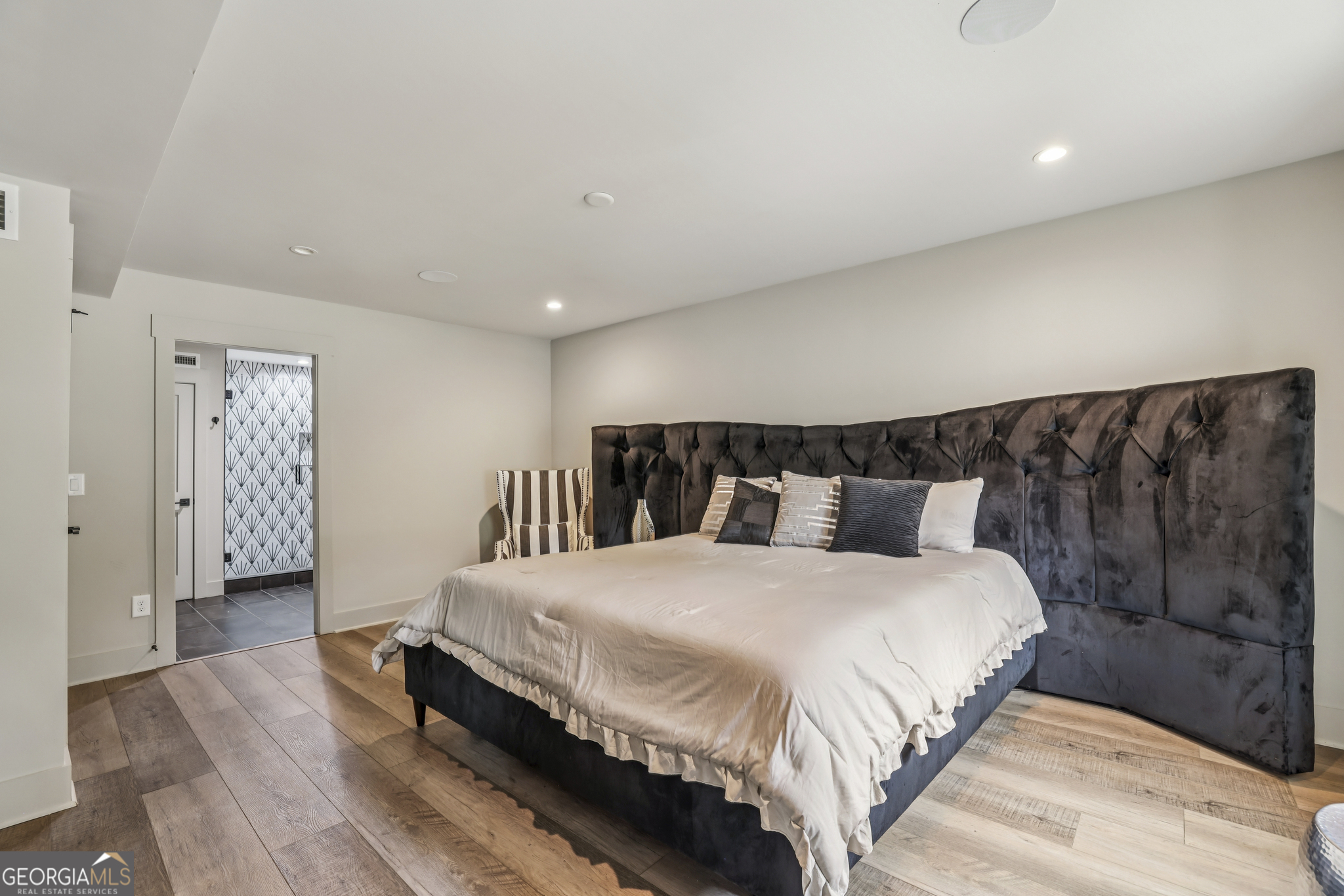 6055 Riverside Drive