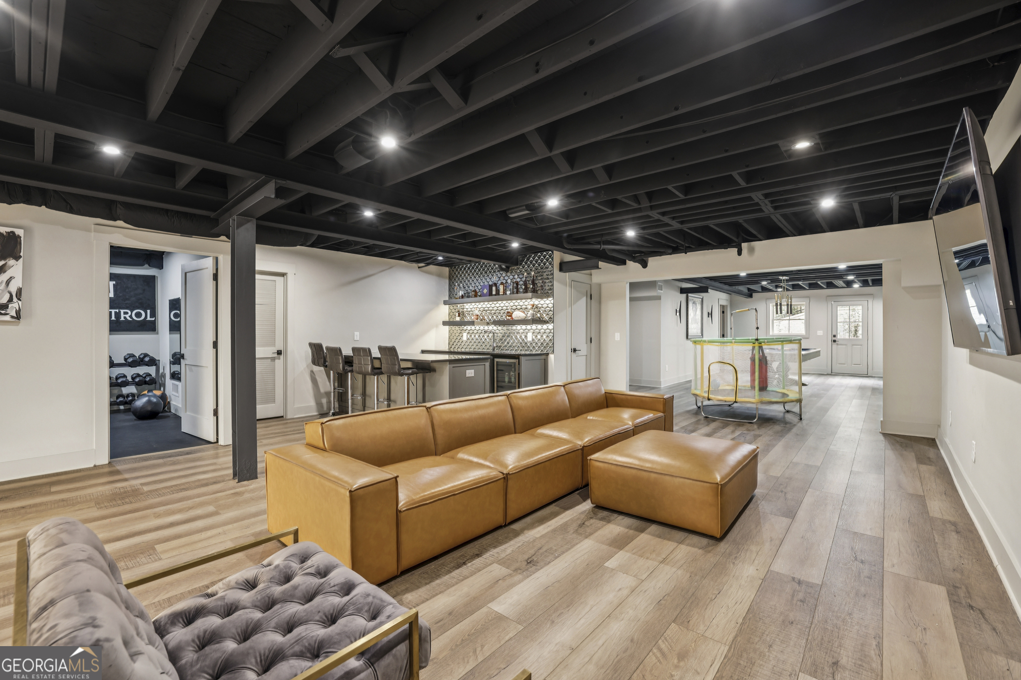 6055 Riverside Drive