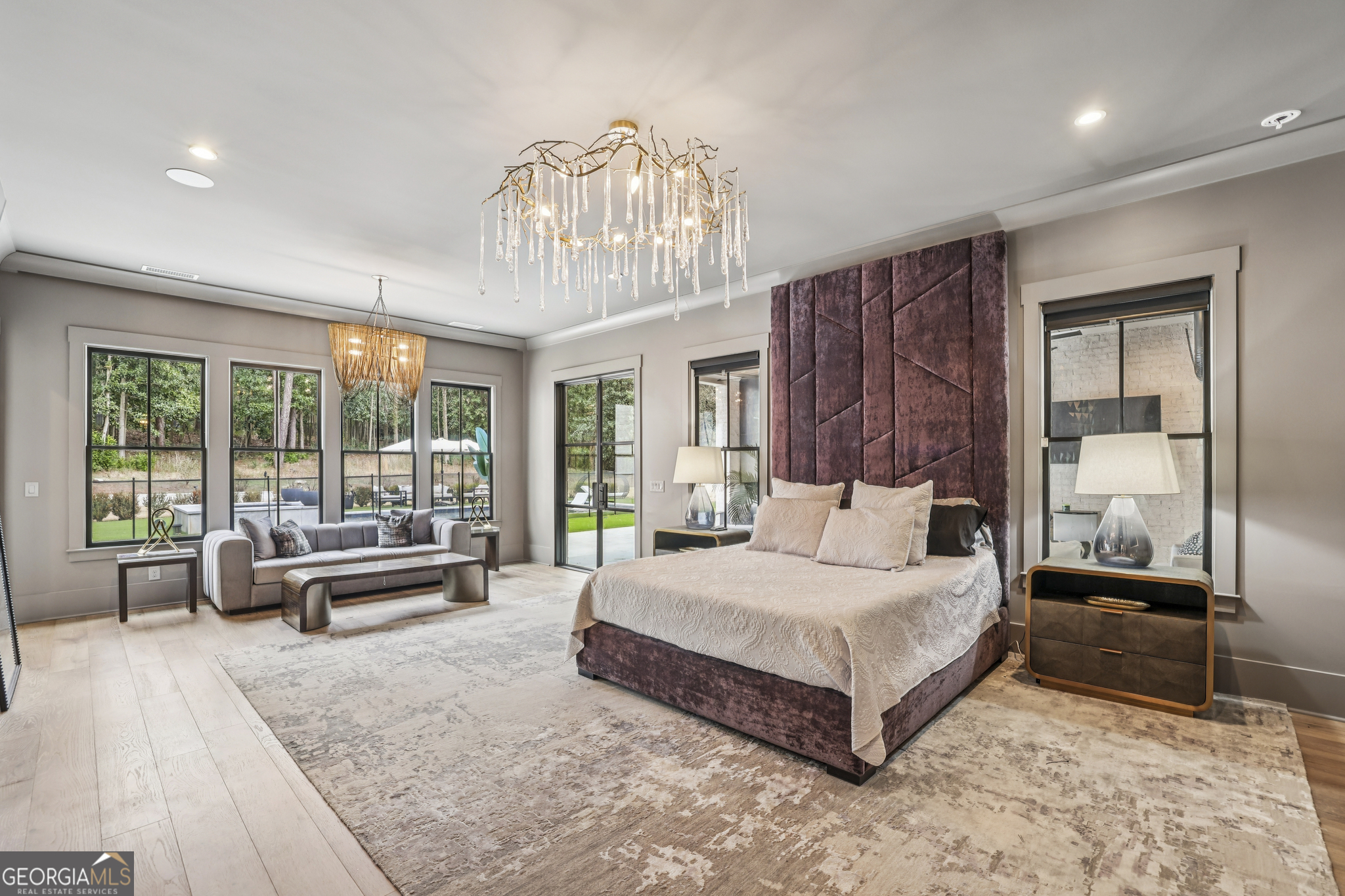 6055 Riverside Drive